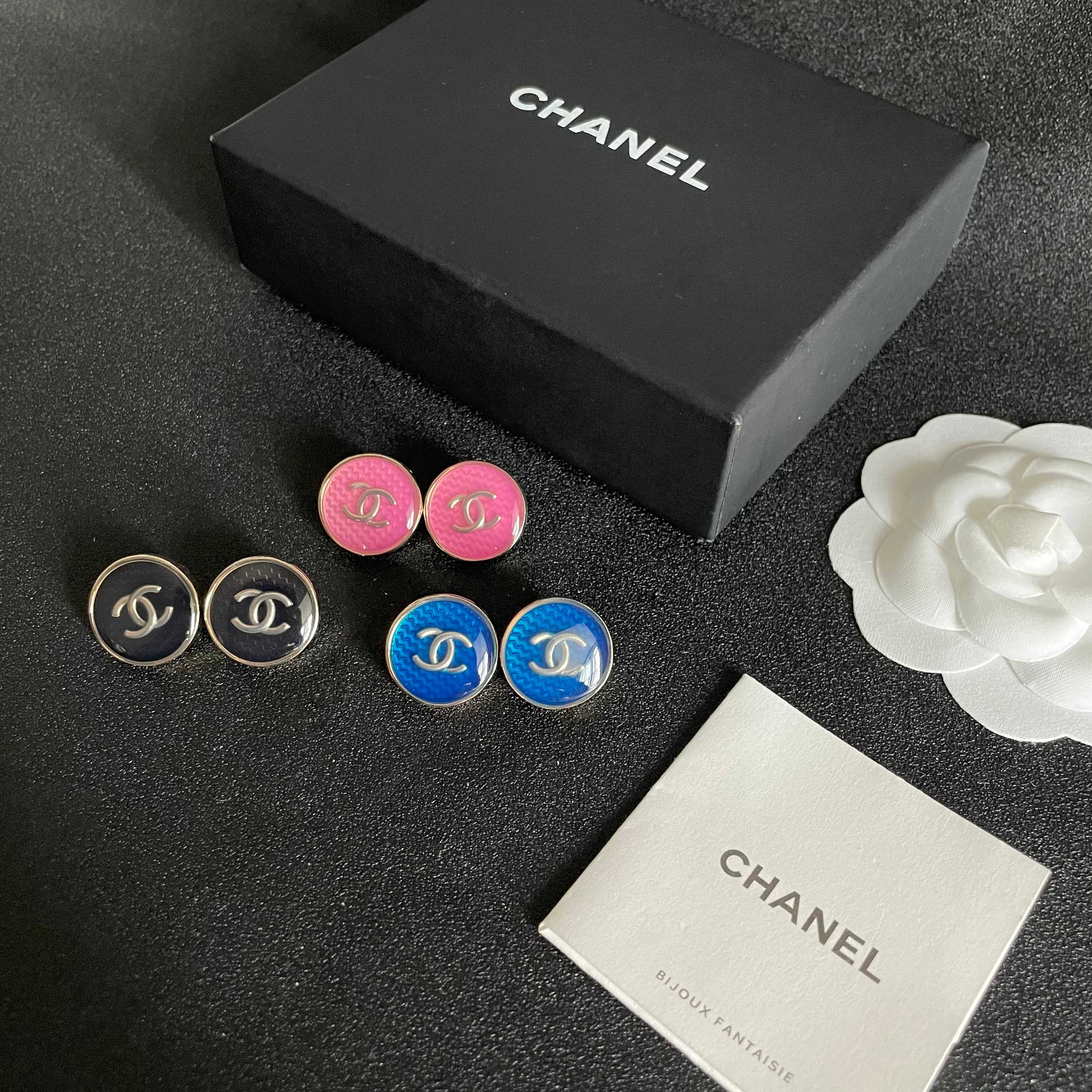  Chanel香奈儿 中古 双C耳钉👀原版复刻logo 小香家的款式真心无需多介绍😘🎶每一款都超好看，精