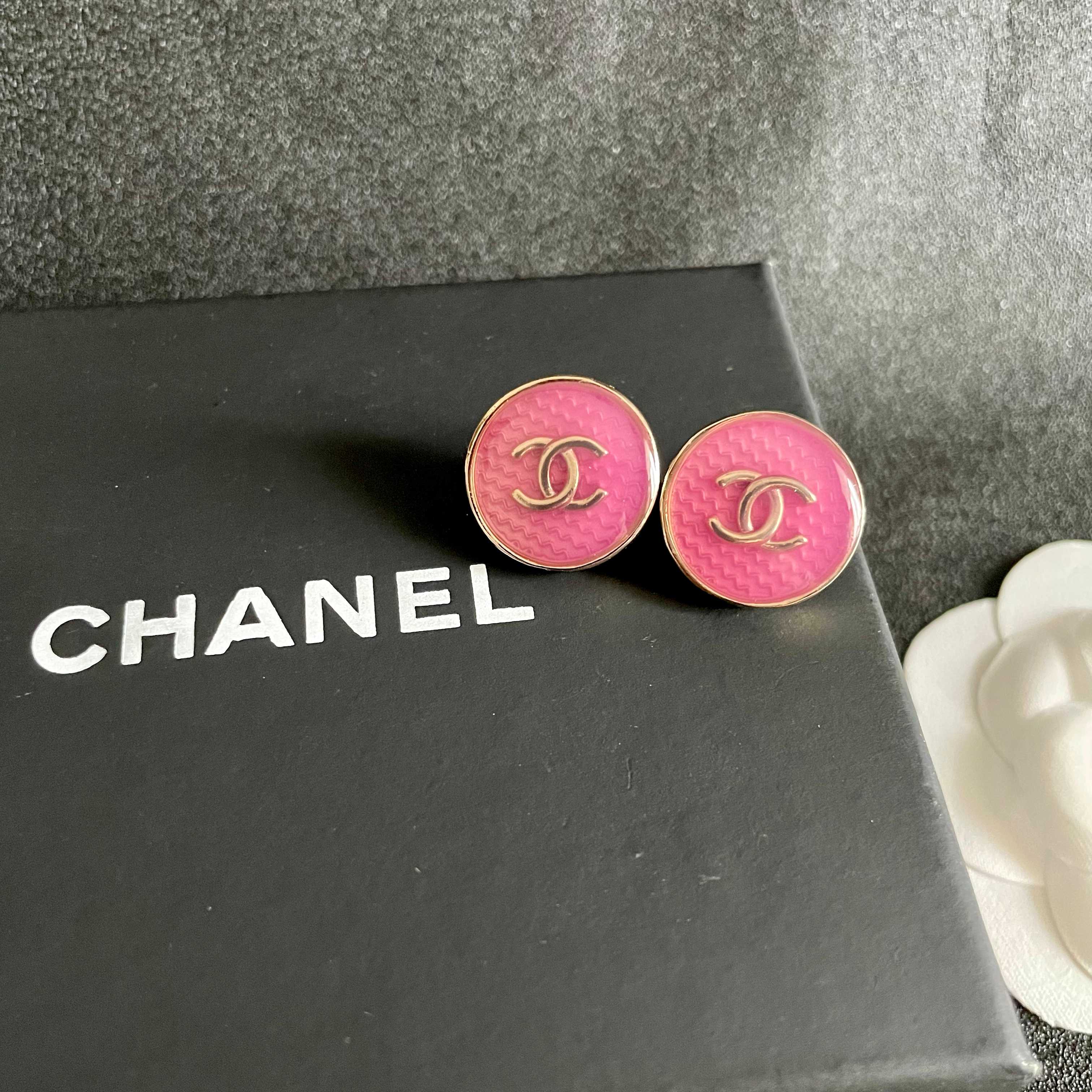  Chanel香奈儿 中古 双C耳钉👀原版复刻logo 小香家的款式真心无需多介绍😘🎶每一款都超好看，精