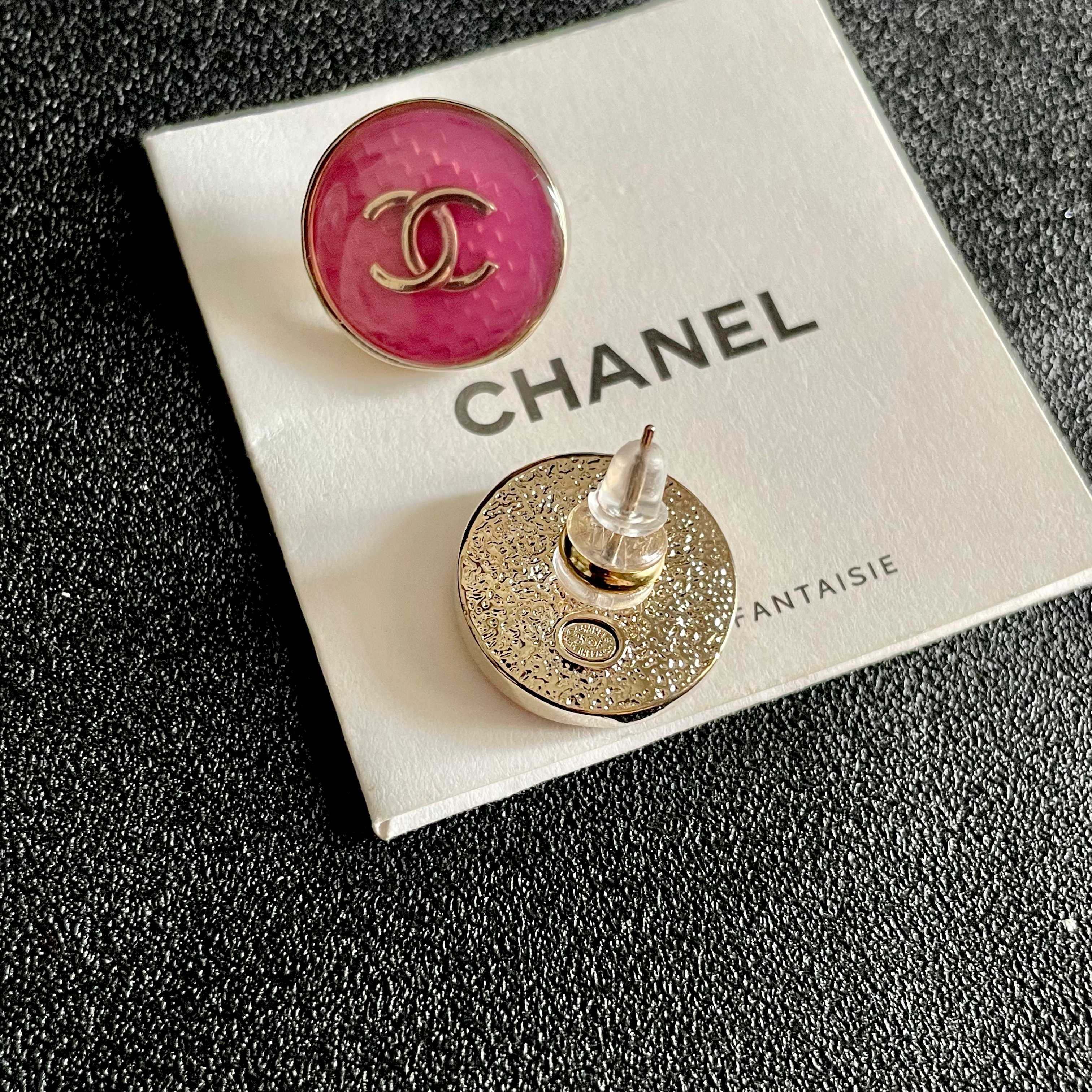  Chanel香奈儿 中古 双C耳钉👀原版复刻logo 小香家的款式真心无需多介绍😘🎶每一款都超好看，精