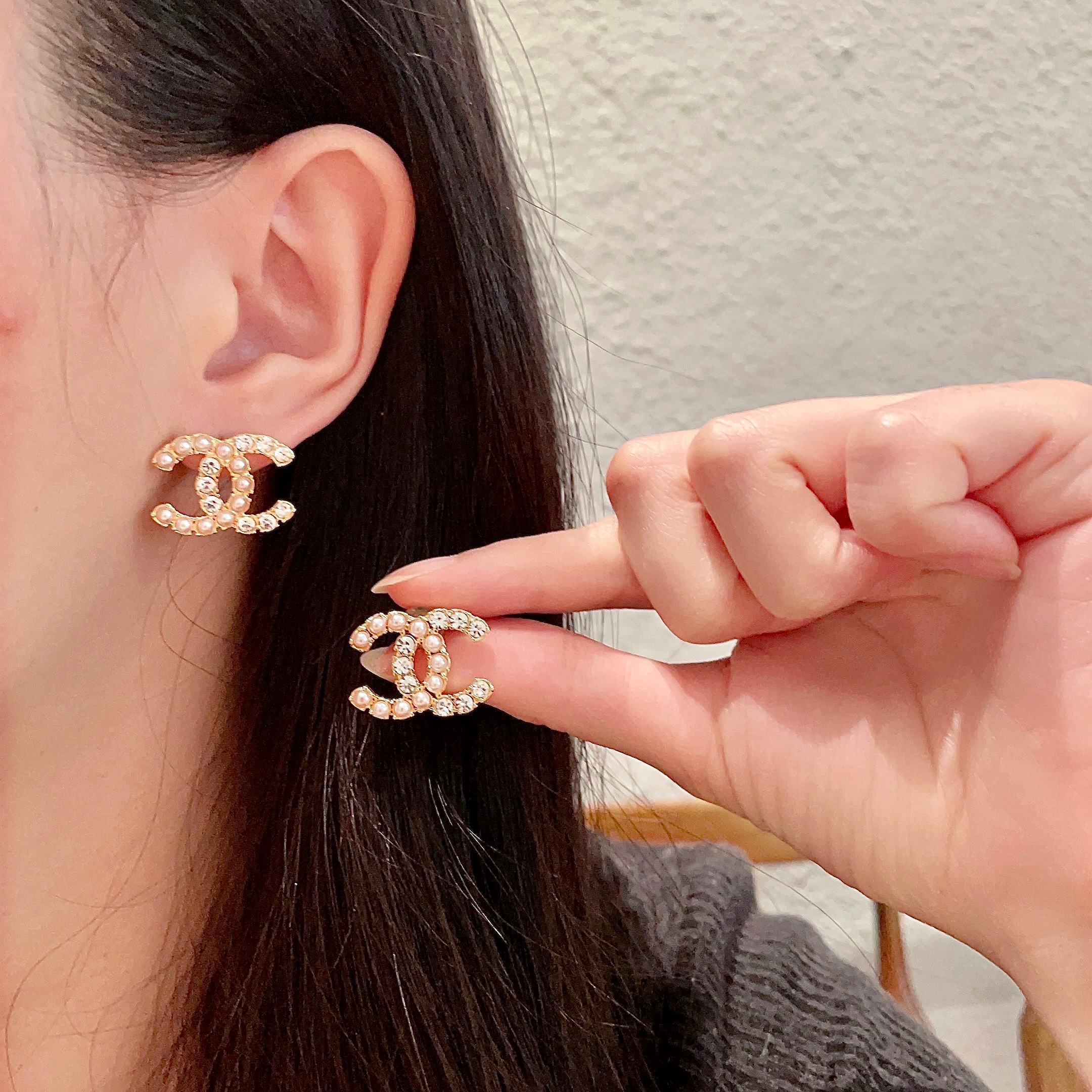  Chanel香奈儿 中古 双C耳钉👀原版复刻logo 小香家的款式真心无需多介绍😘🎶每一款都超好看，精