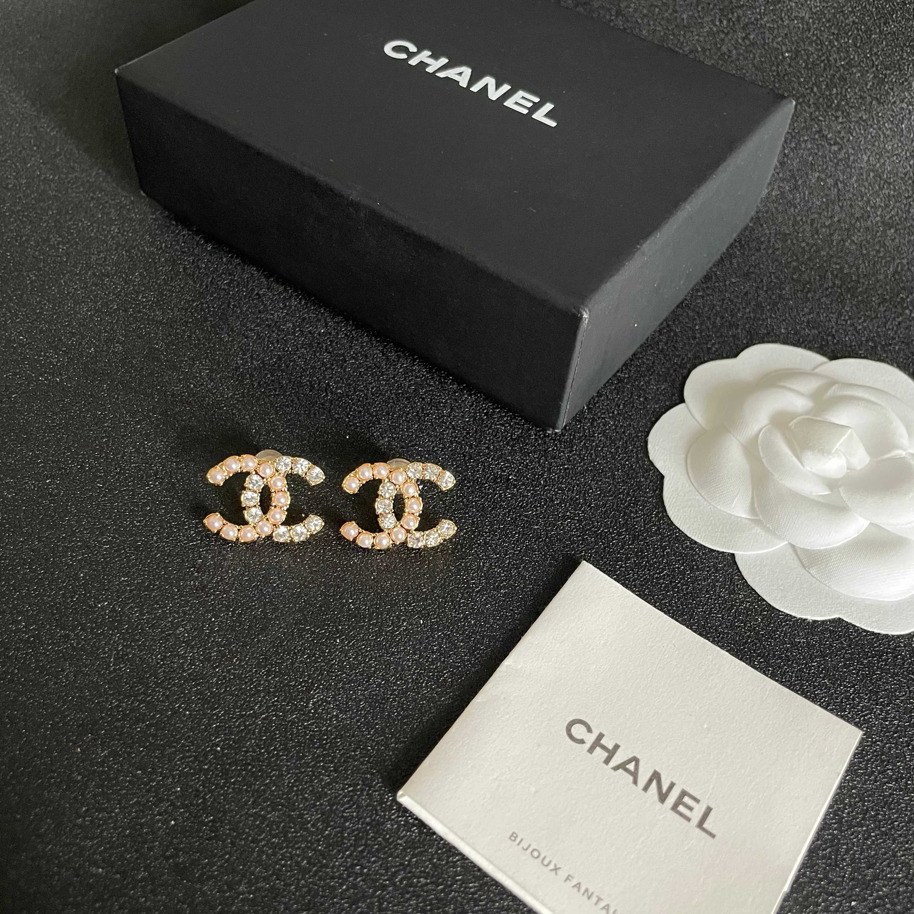  Chanel香奈儿 中古 双C耳钉👀原版复刻logo 小香家的款式真心无需多介绍😘🎶每一款都超好看，精