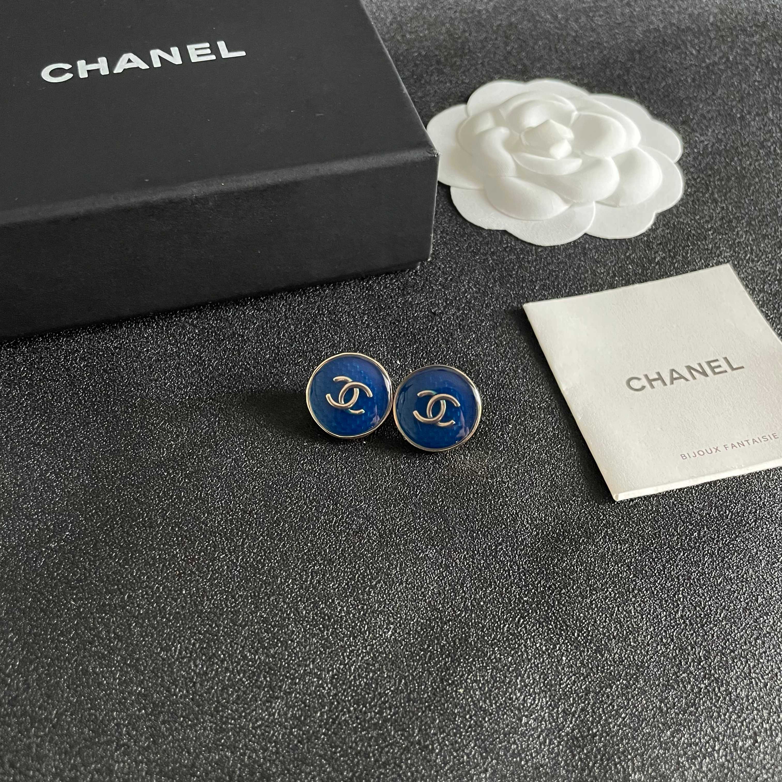  Chanel香奈儿 中古 双C耳钉👀原版复刻logo 小香家的款式真心无需多介绍😘🎶每一款都超好看，精