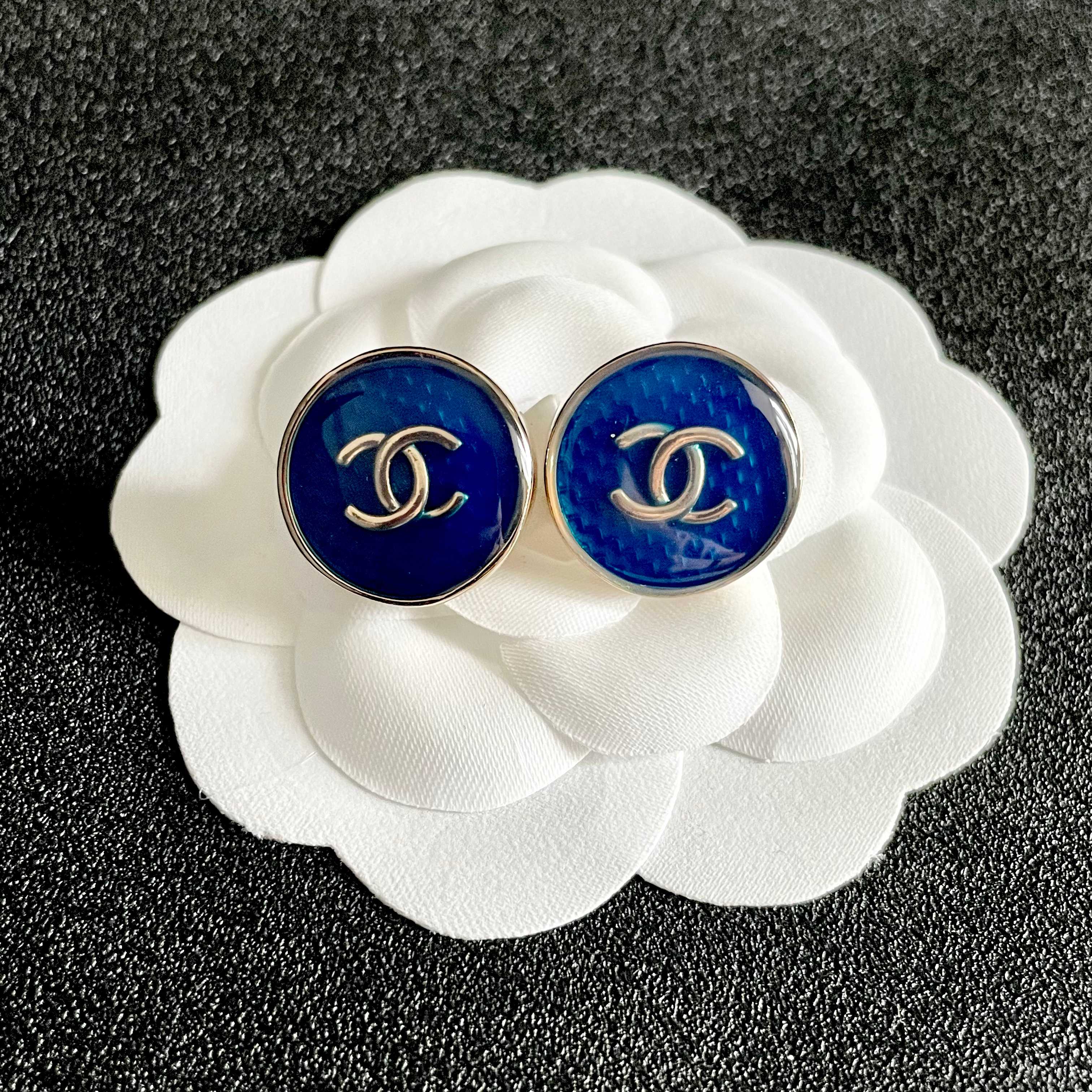  Chanel香奈儿 中古 双C耳钉👀原版复刻logo 小香家的款式真心无需多介绍😘🎶每一款都超好看，精