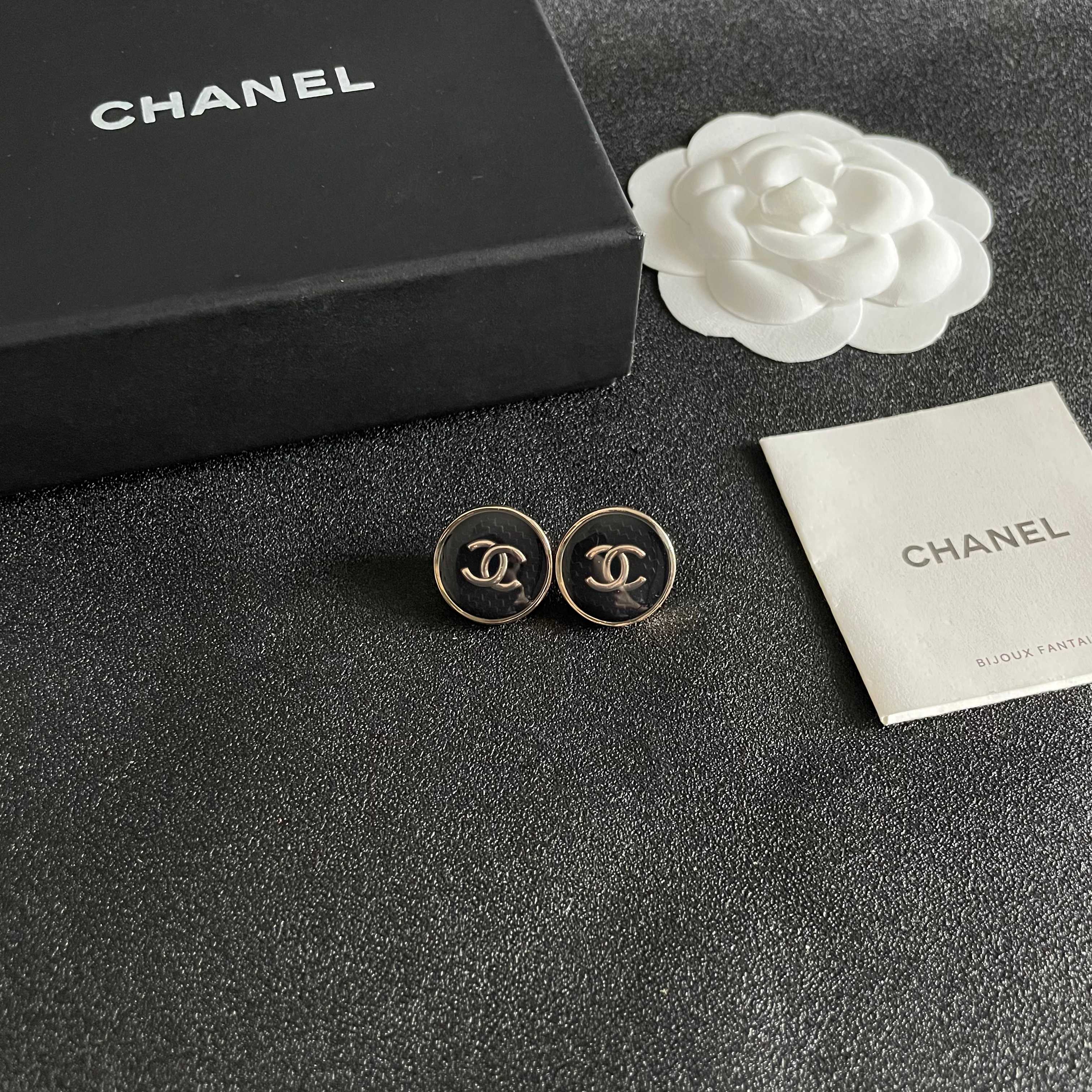  Chanel香奈儿 中古 双C耳钉👀原版复刻logo 小香家的款式真心无需多介绍😘🎶每一款都超好看，精