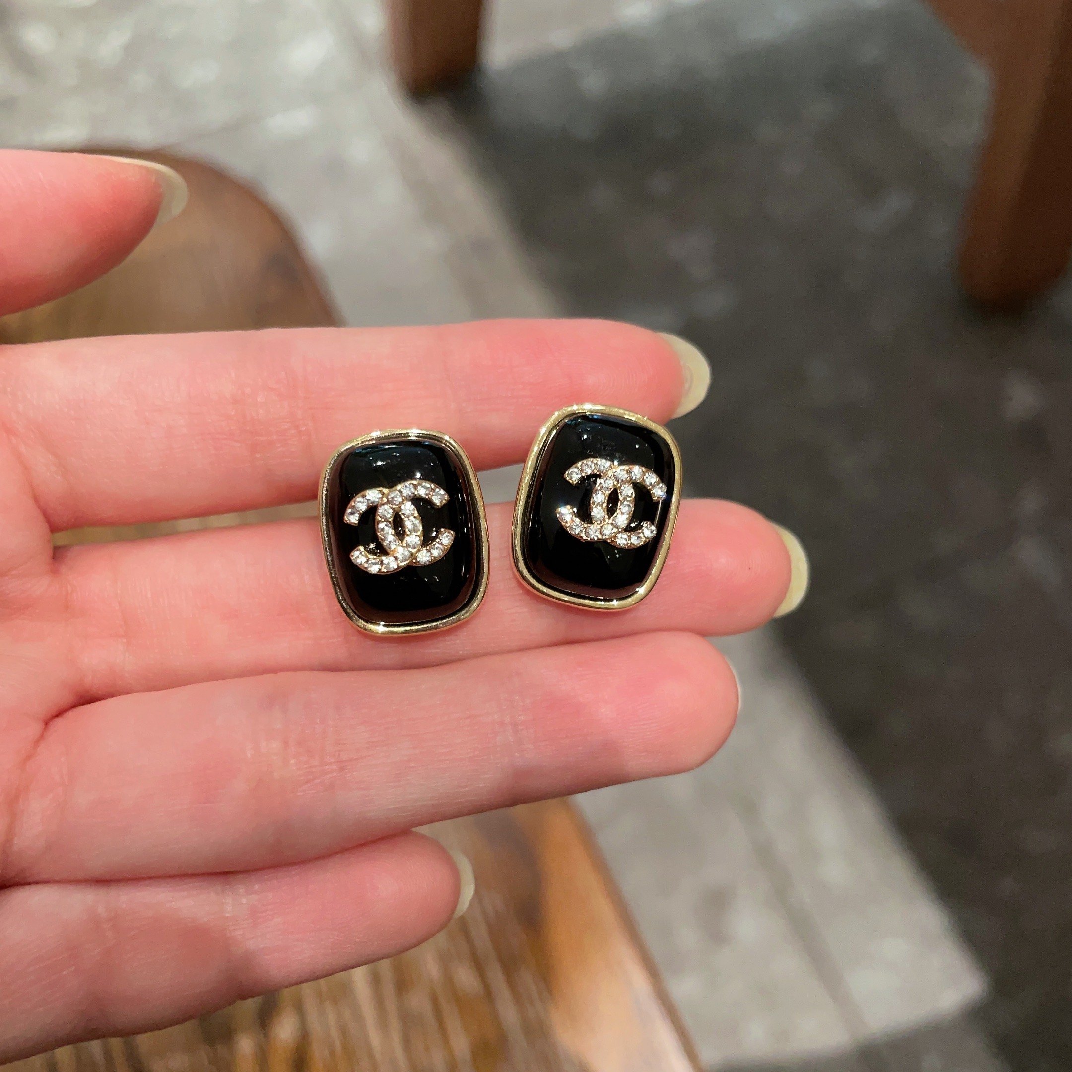  Chanel香奈儿 中古 双C耳钉👀原版复刻logo 小香家的款式真心无需多介绍😘🎶每一款都超好看，精