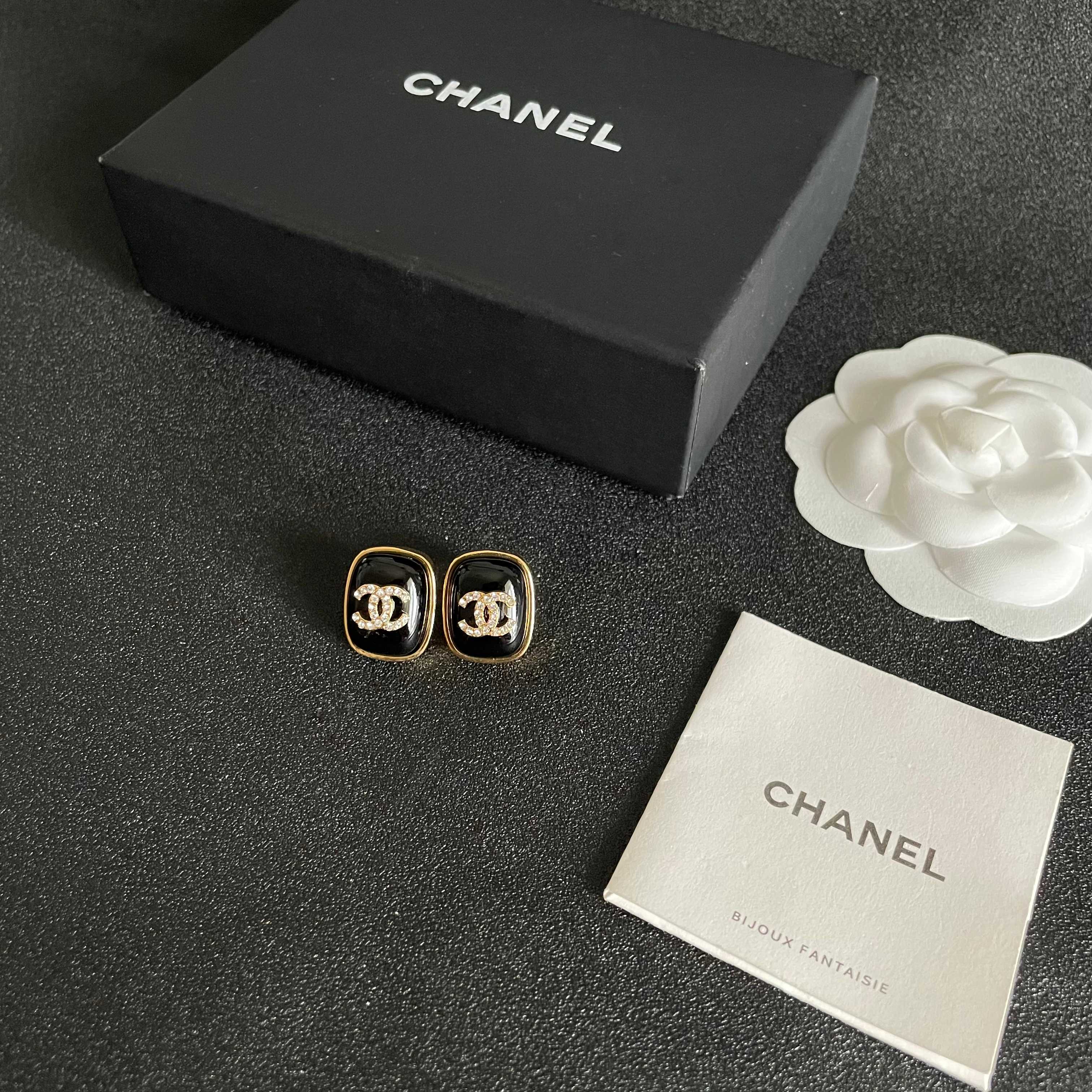  Chanel香奈儿 中古 双C耳钉👀原版复刻logo 小香家的款式真心无需多介绍😘🎶每一款都超好看，精
