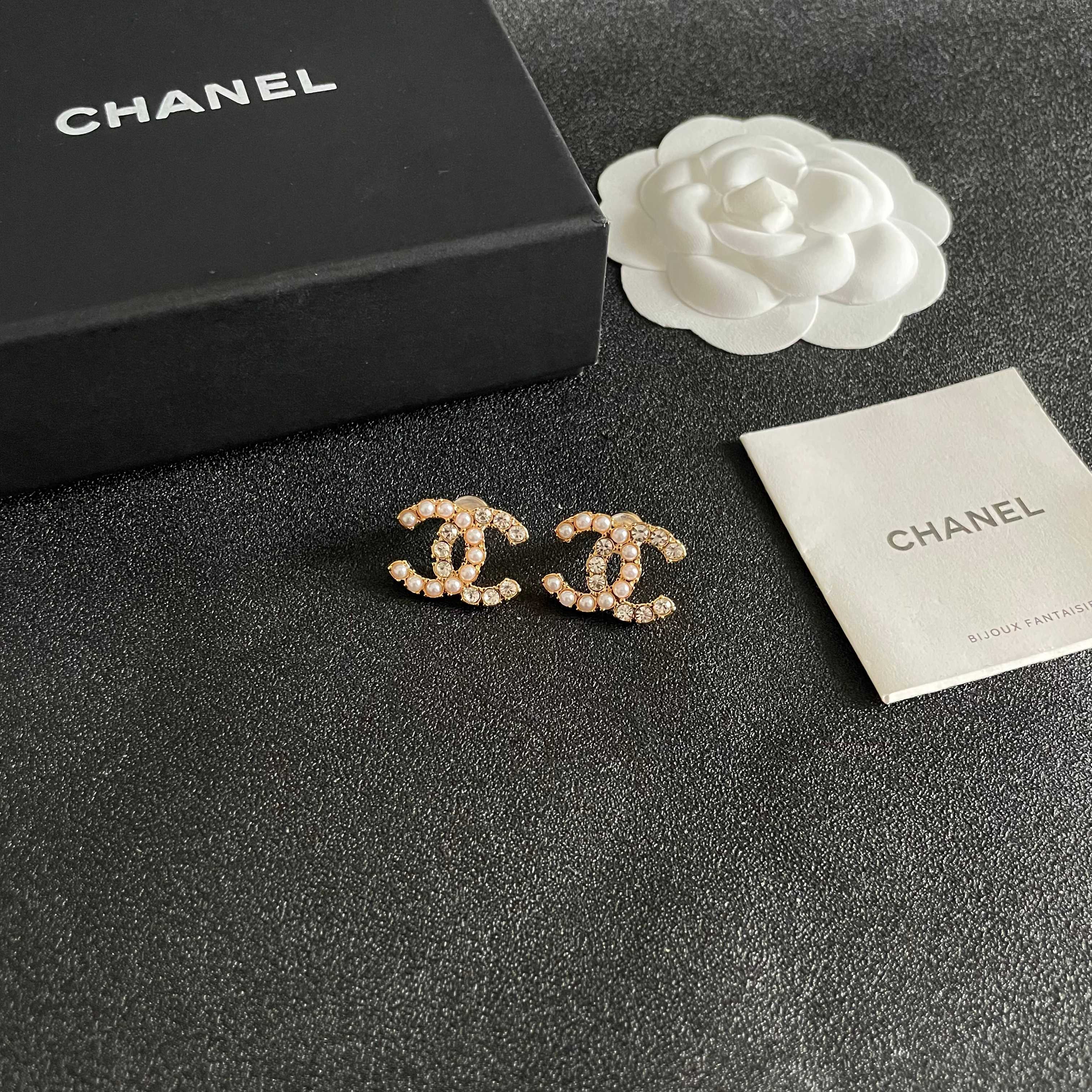  Chanel香奈儿 中古 双C耳钉👀原版复刻logo 小香家的款式真心无需多介绍😘🎶每一款都超好看，精