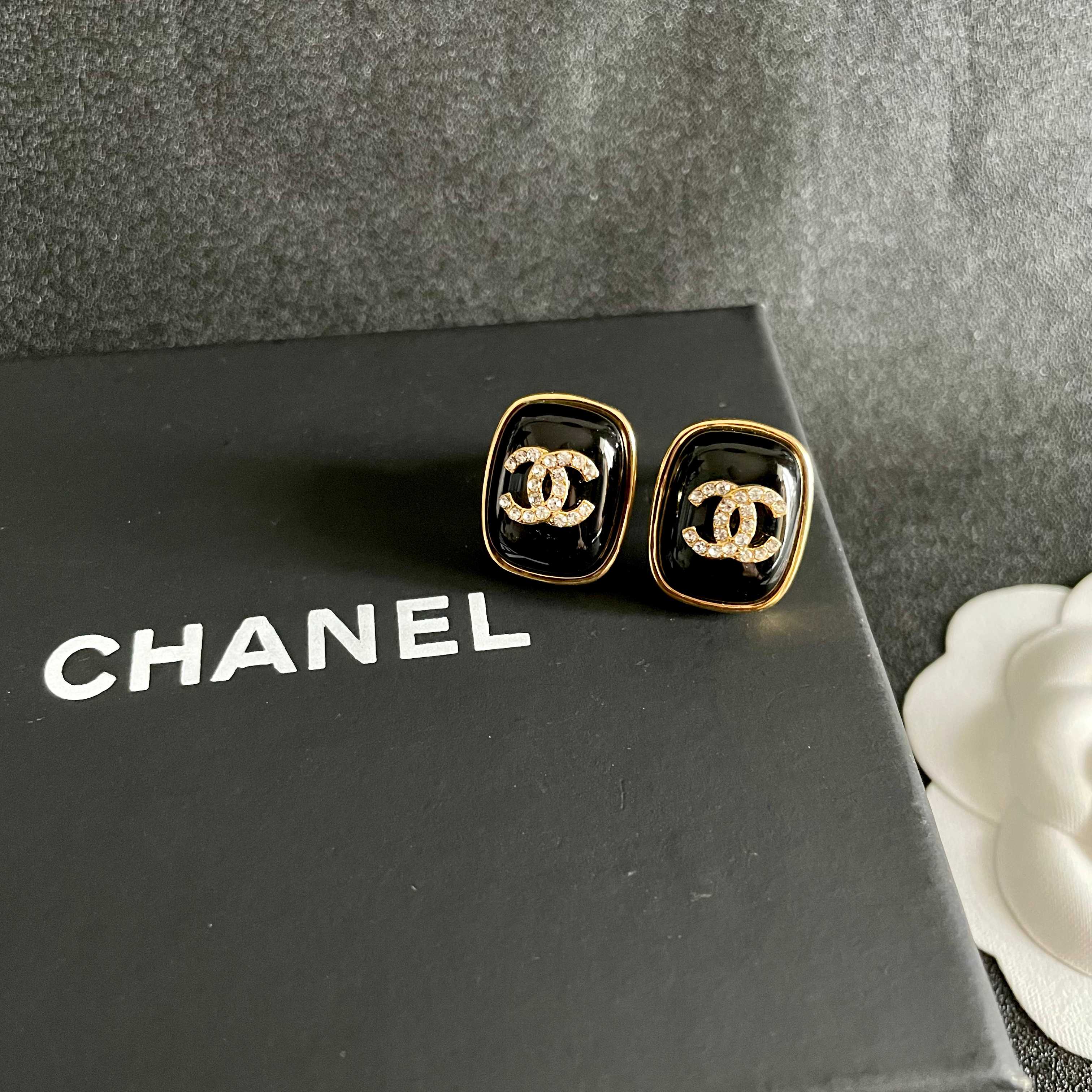  Chanel香奈儿 中古 双C耳钉👀原版复刻logo 小香家的款式真心无需多介绍😘🎶每一款都超好看，精