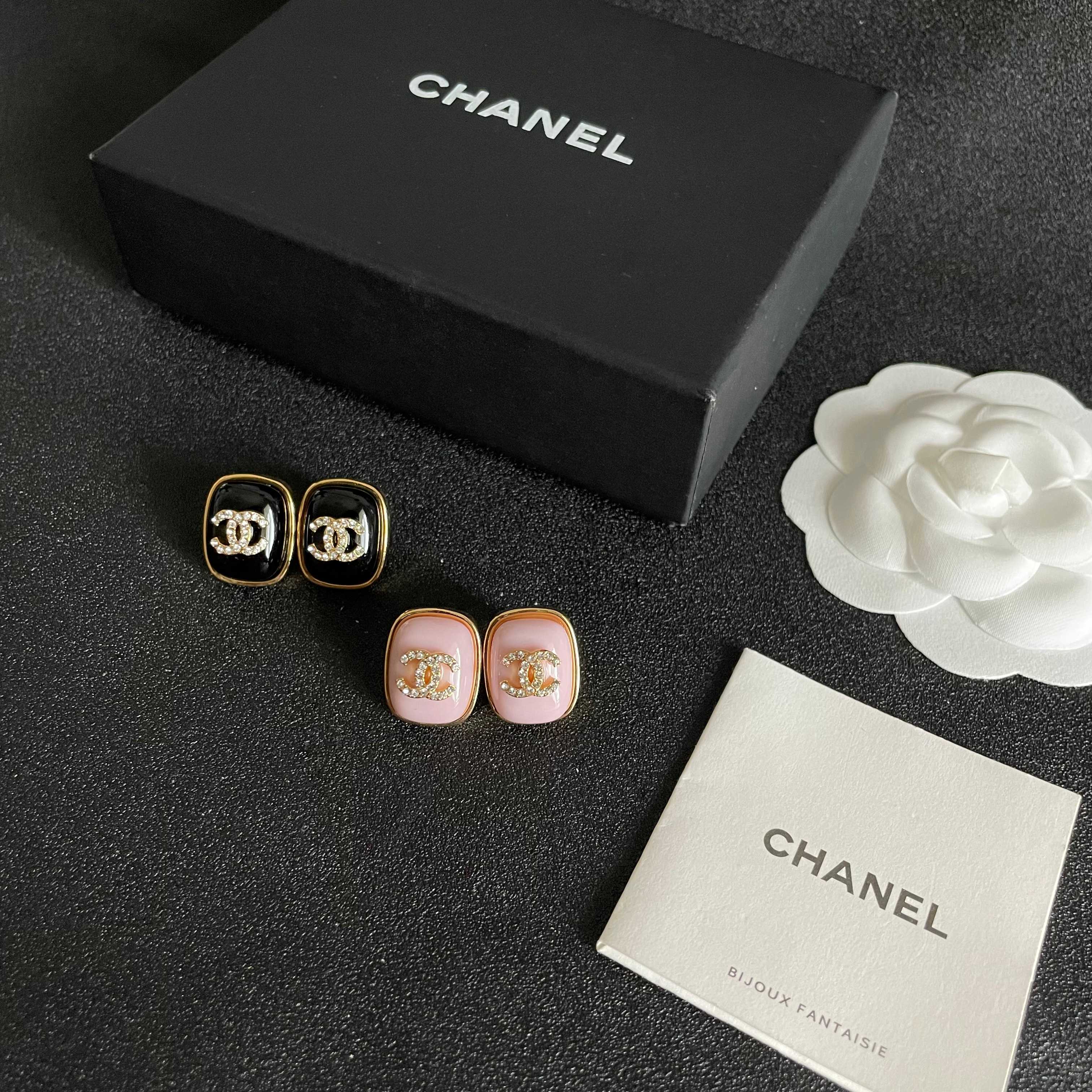  Chanel香奈儿 中古 双C耳钉👀原版复刻logo 小香家的款式真心无需多介绍😘🎶每一款都超好看，精