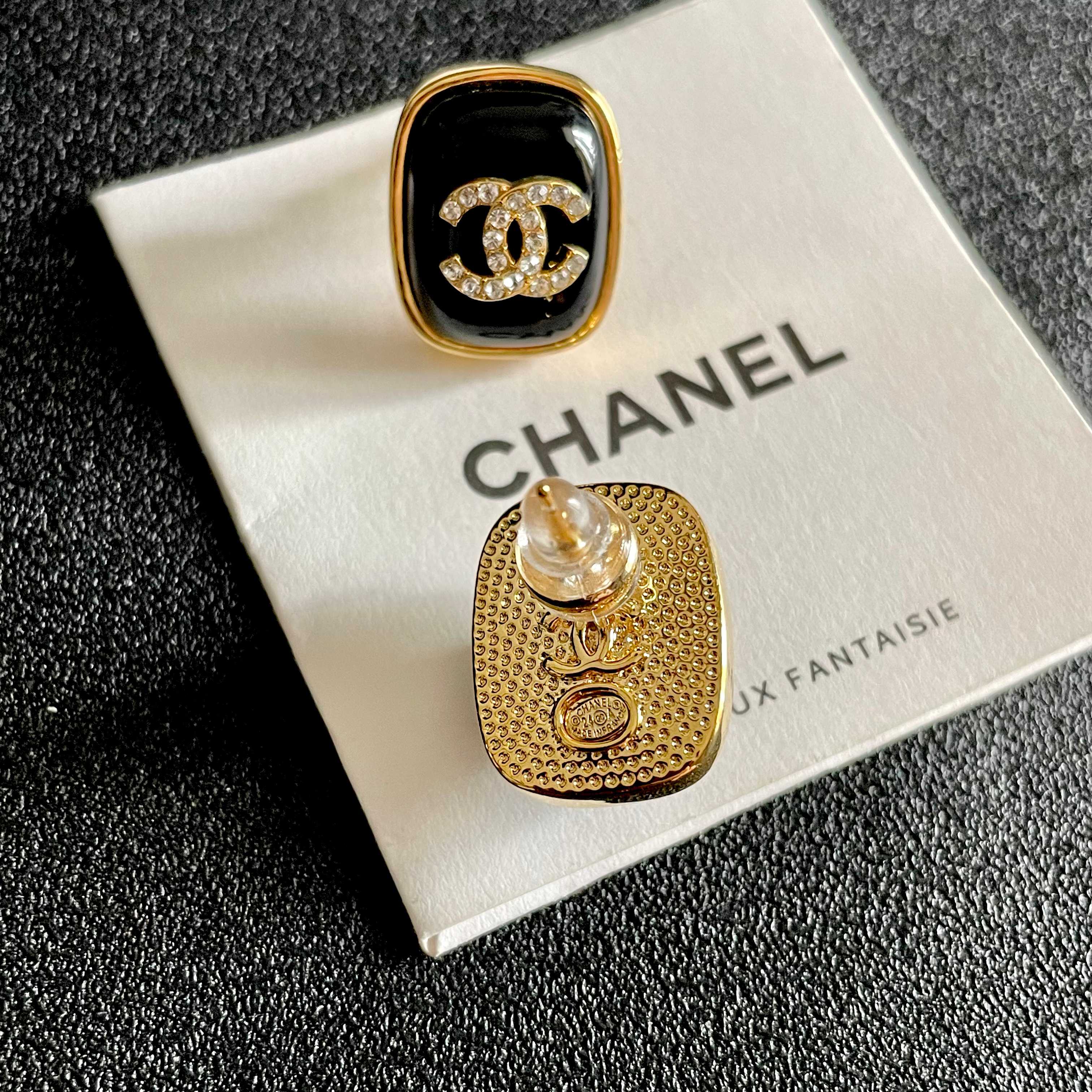  Chanel香奈儿 中古 双C耳钉👀原版复刻logo 小香家的款式真心无需多介绍😘🎶每一款都超好看，精