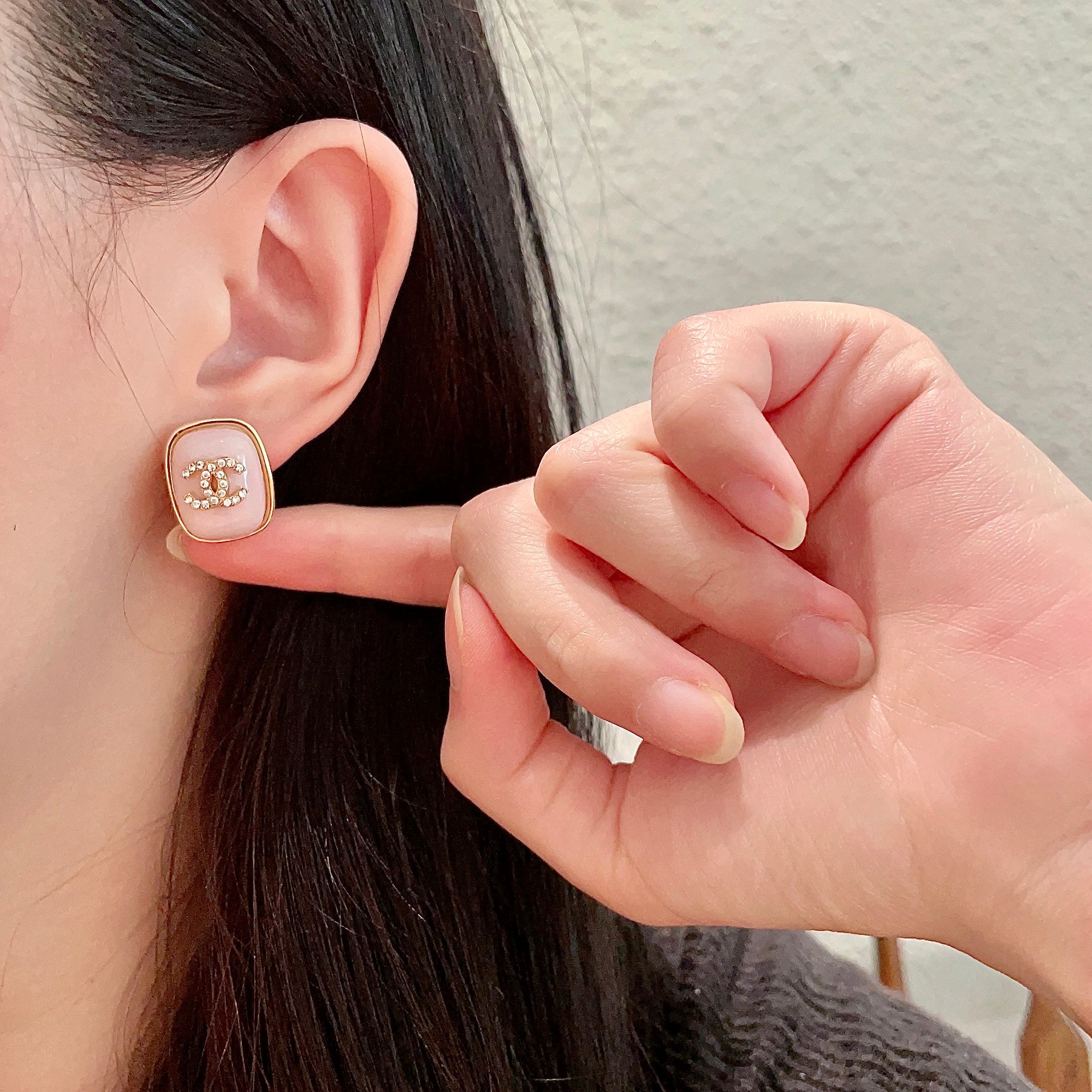 Chanel香奈儿 中古 双C耳钉👀原版复刻logo 小香家的款式真心无需多介绍😘🎶每一款都超好看，精