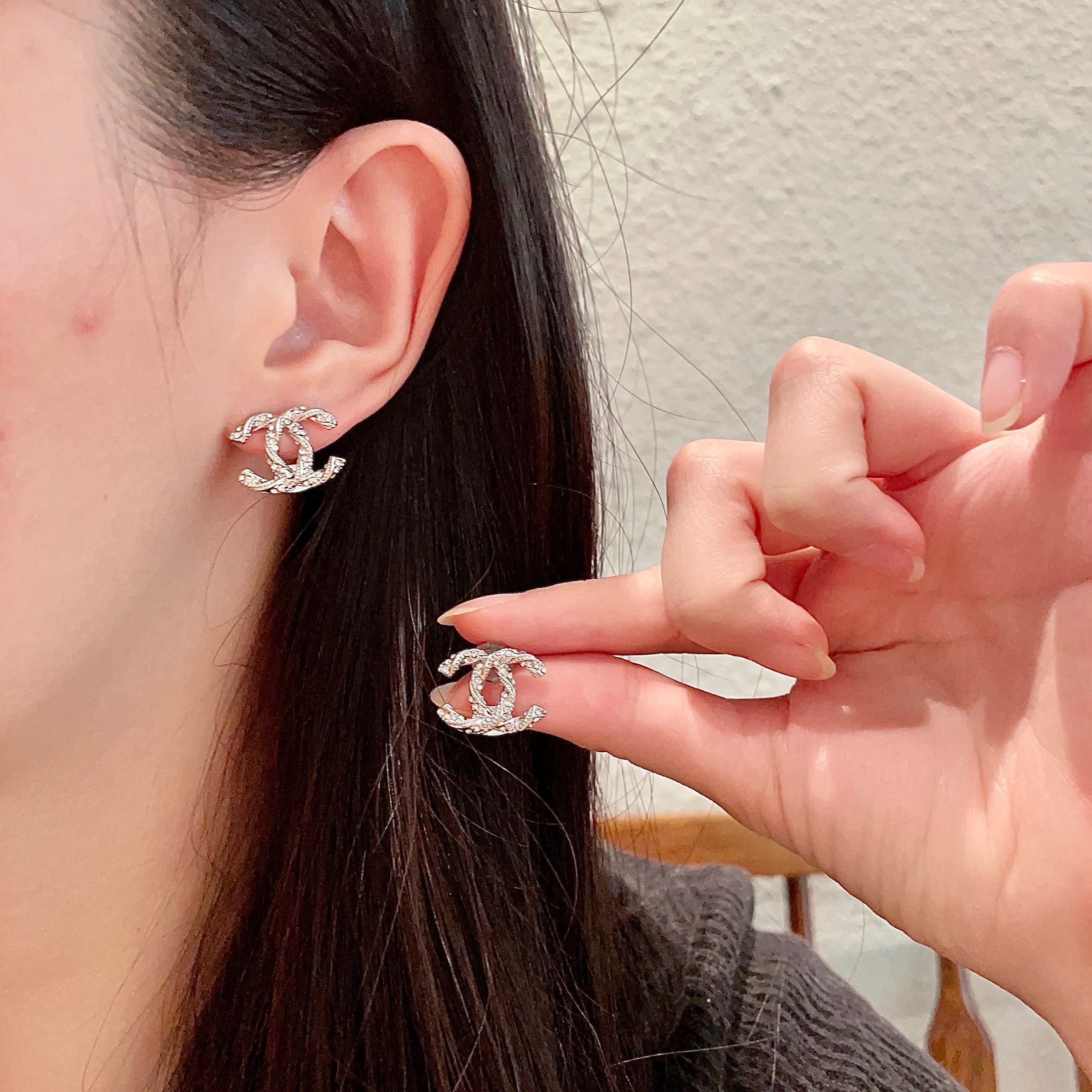  Chanel香奈儿 中古 双C耳钉👀原版复刻logo 小香家的款式真心无需多介绍😘🎶每一款都超好看，精