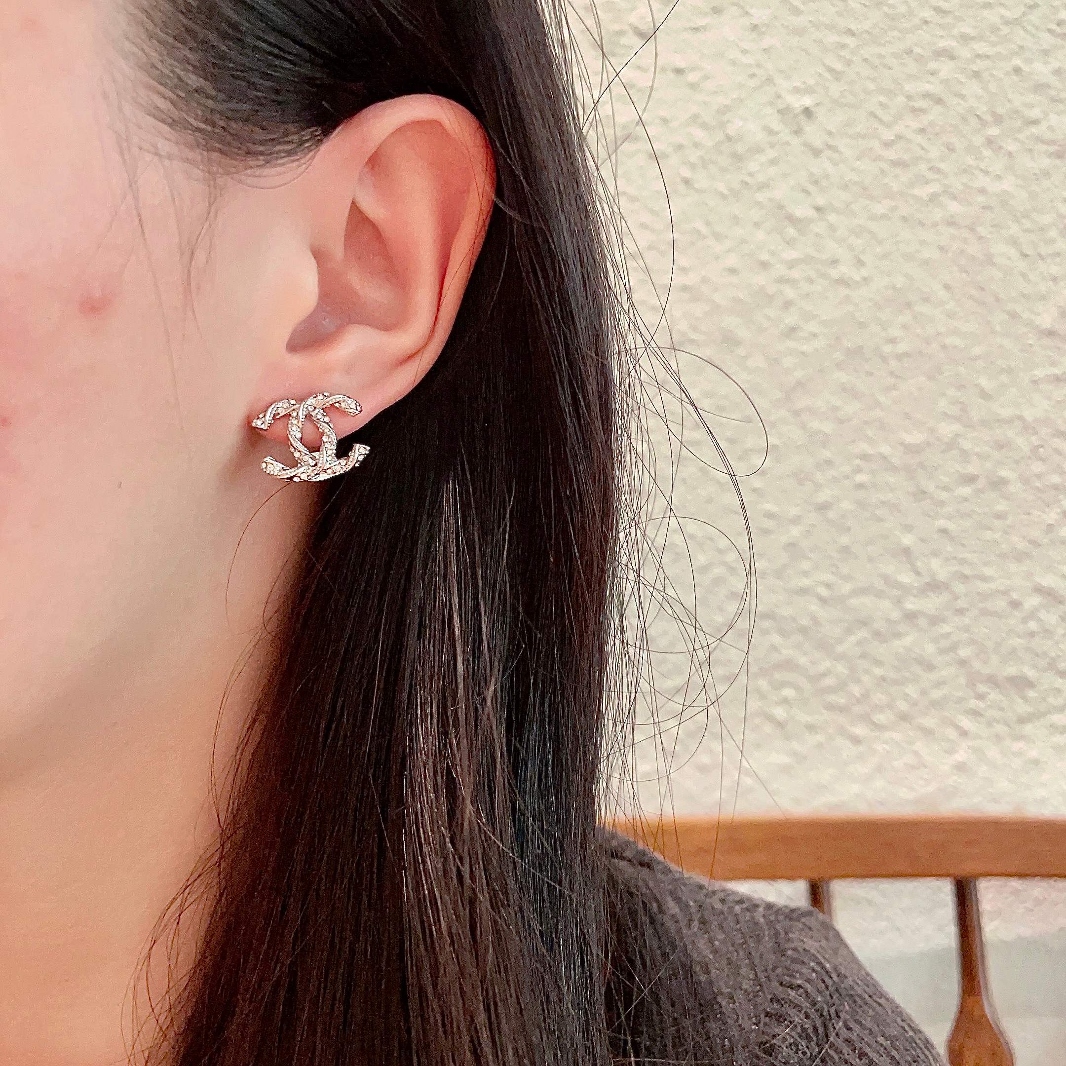  Chanel香奈儿 中古 双C耳钉👀原版复刻logo 小香家的款式真心无需多介绍😘🎶每一款都超好看，精