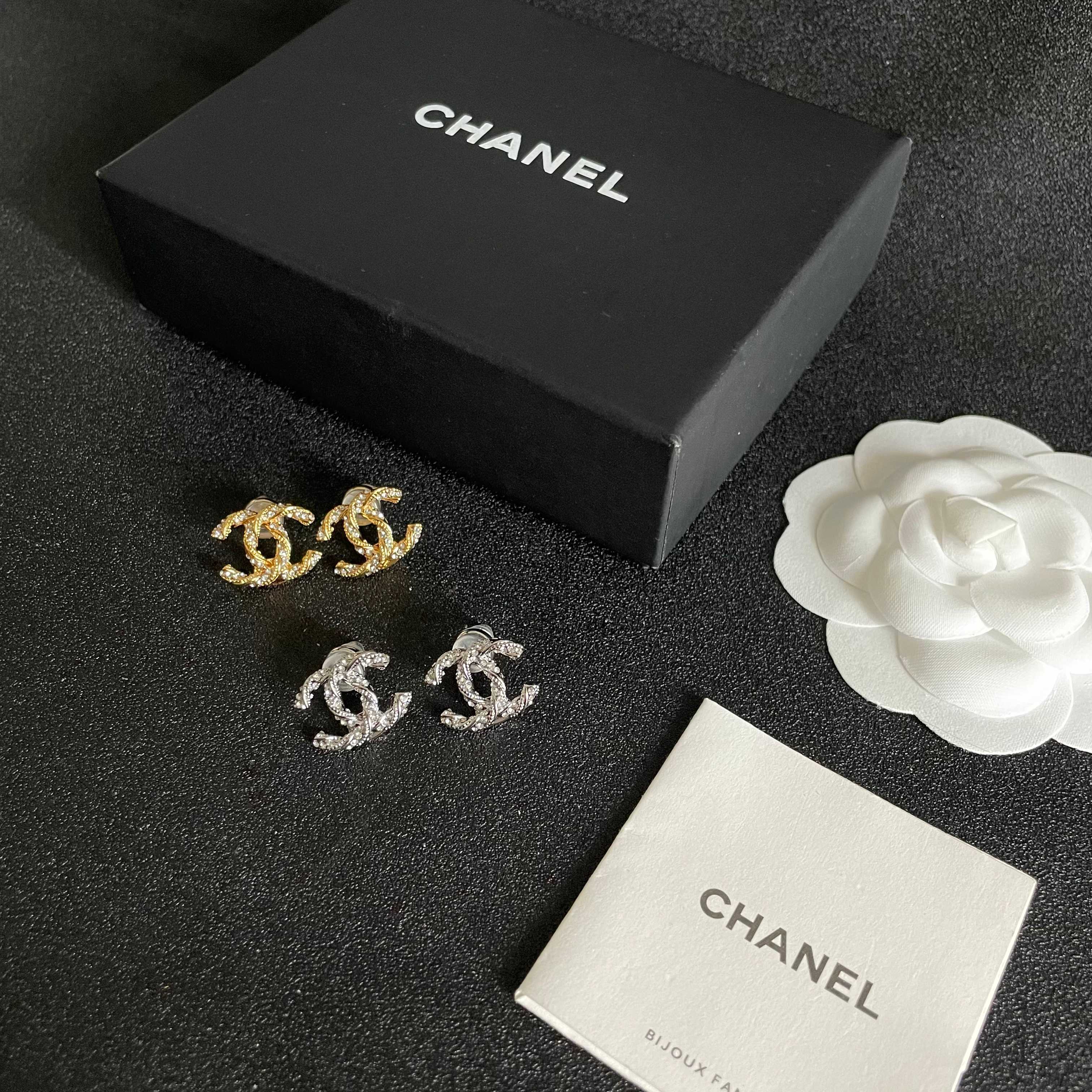  Chanel香奈儿 中古 双C耳钉👀原版复刻logo 小香家的款式真心无需多介绍😘🎶每一款都超好看，精