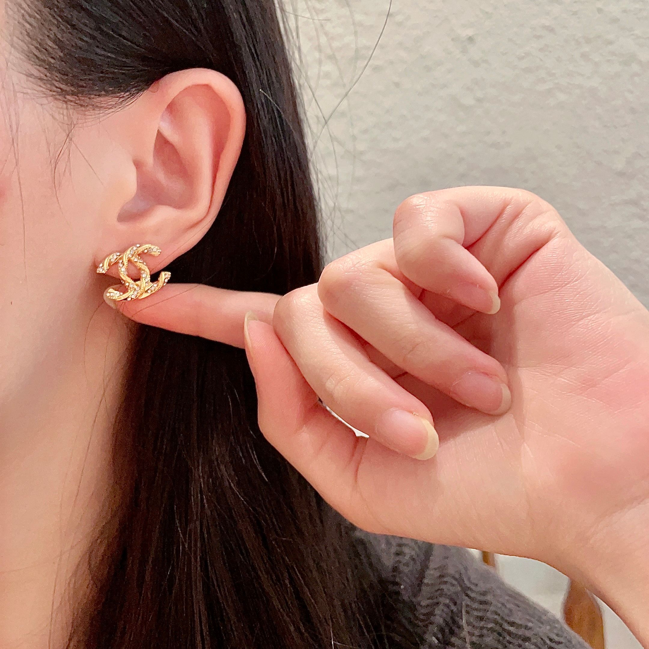  Chanel香奈儿 中古 双C耳钉👀原版复刻logo 小香家的款式真心无需多介绍😘🎶每一款都超好看，精
