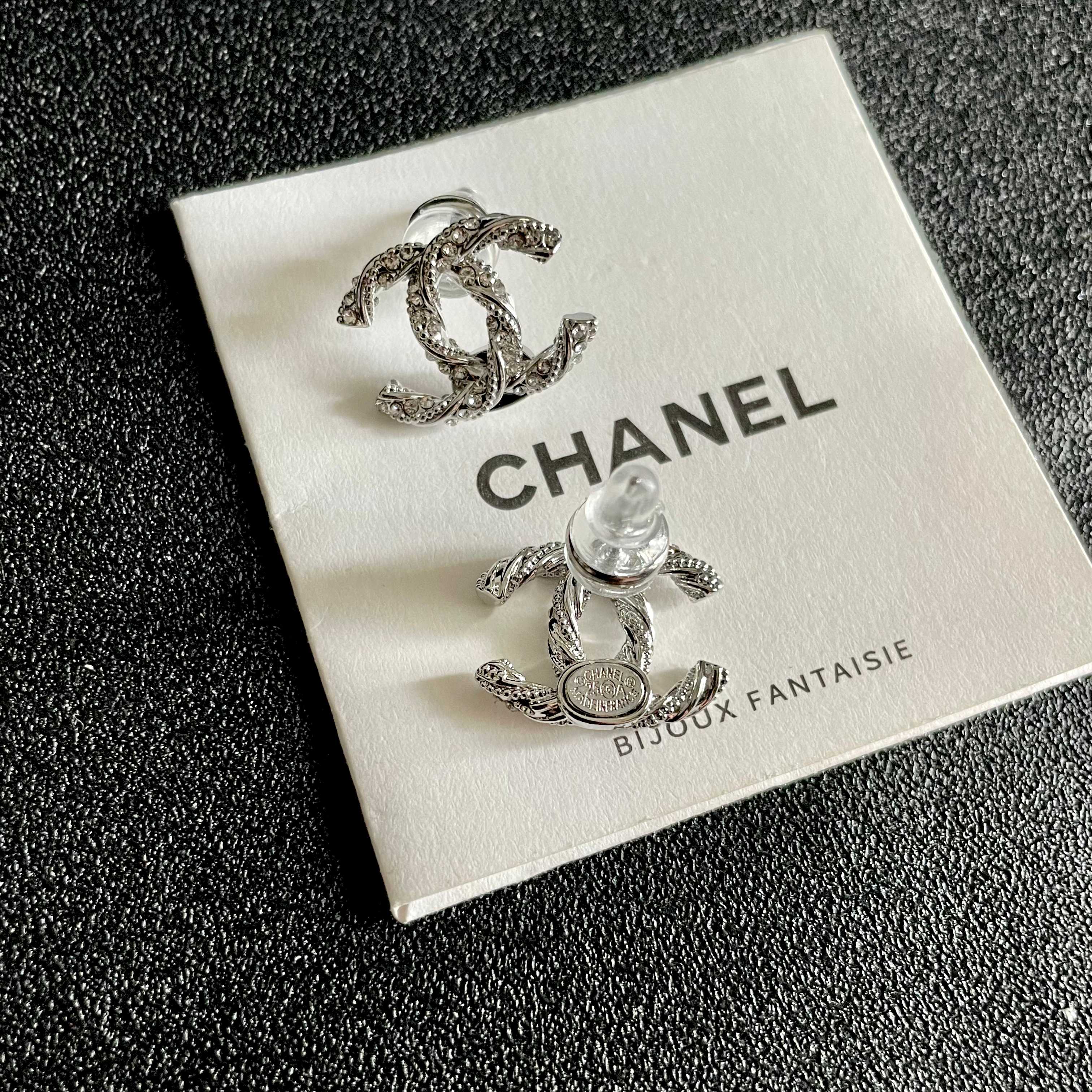  Chanel香奈儿 中古 双C耳钉👀原版复刻logo 小香家的款式真心无需多介绍😘🎶每一款都超好看，精