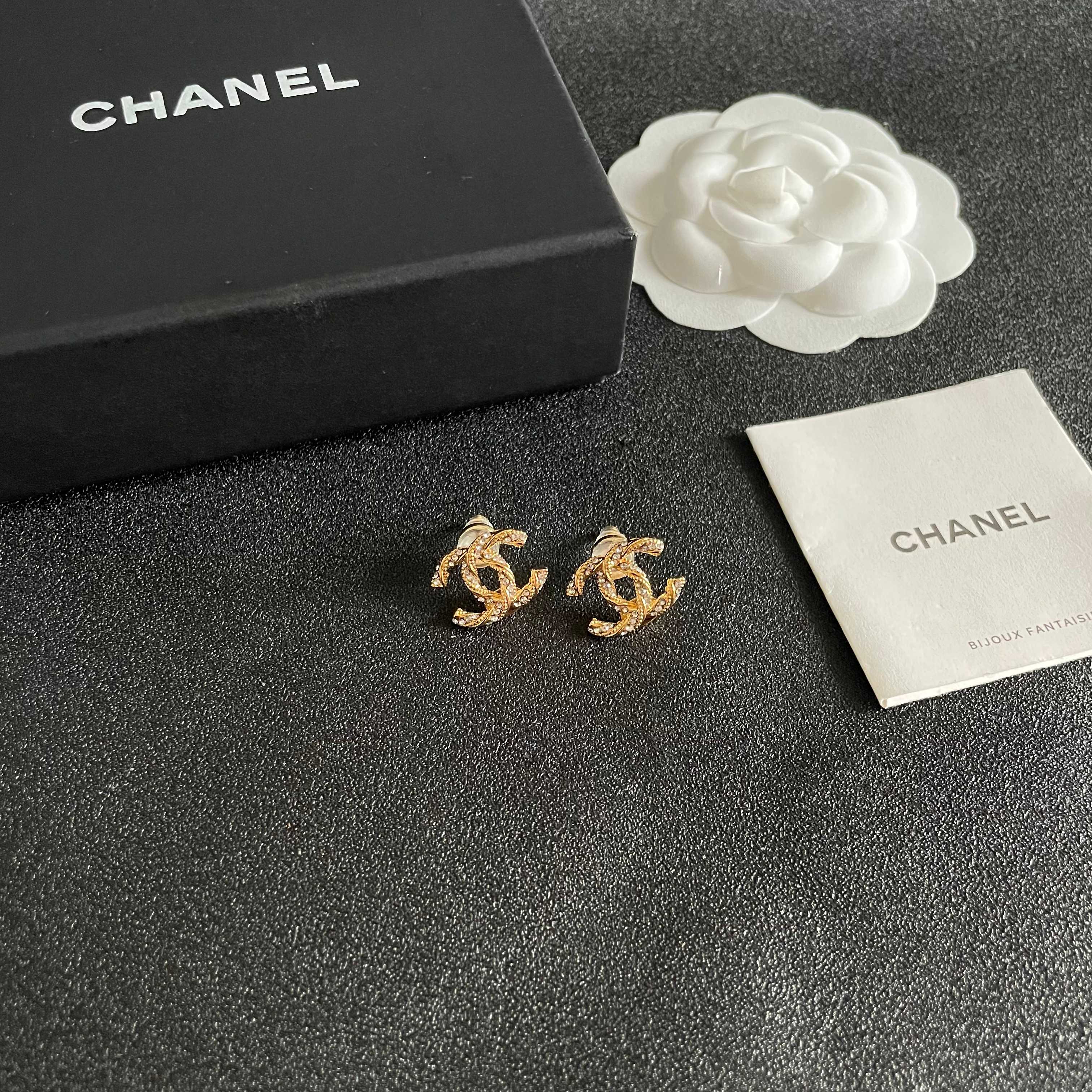  Chanel香奈儿 中古 双C耳钉👀原版复刻logo 小香家的款式真心无需多介绍😘🎶每一款都超好看，精