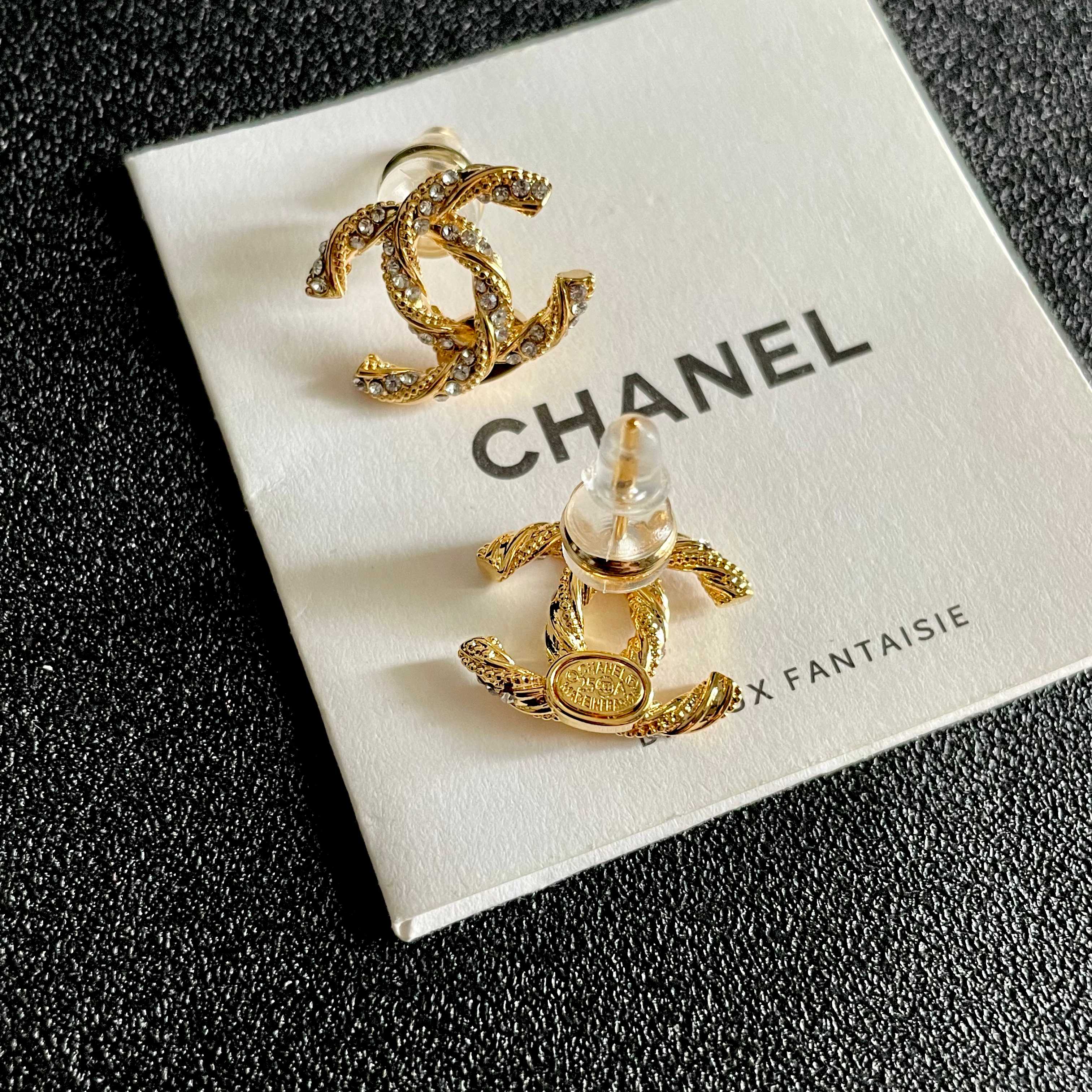  Chanel香奈儿 中古 双C耳钉👀原版复刻logo 小香家的款式真心无需多介绍😘🎶每一款都超好看，精