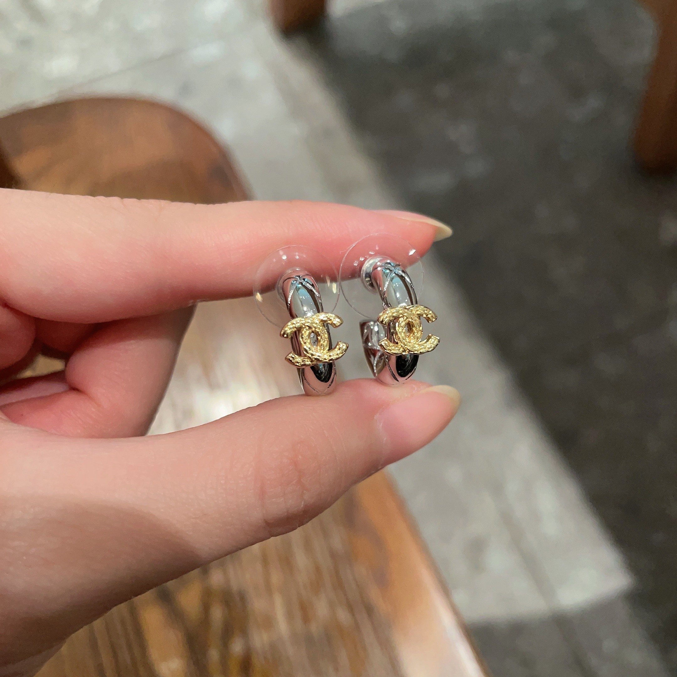  Chanel香奈儿 中古 双C耳钉👀原版复刻logo 小香家的款式真心无需多介绍😘🎶每一款都超好看，精