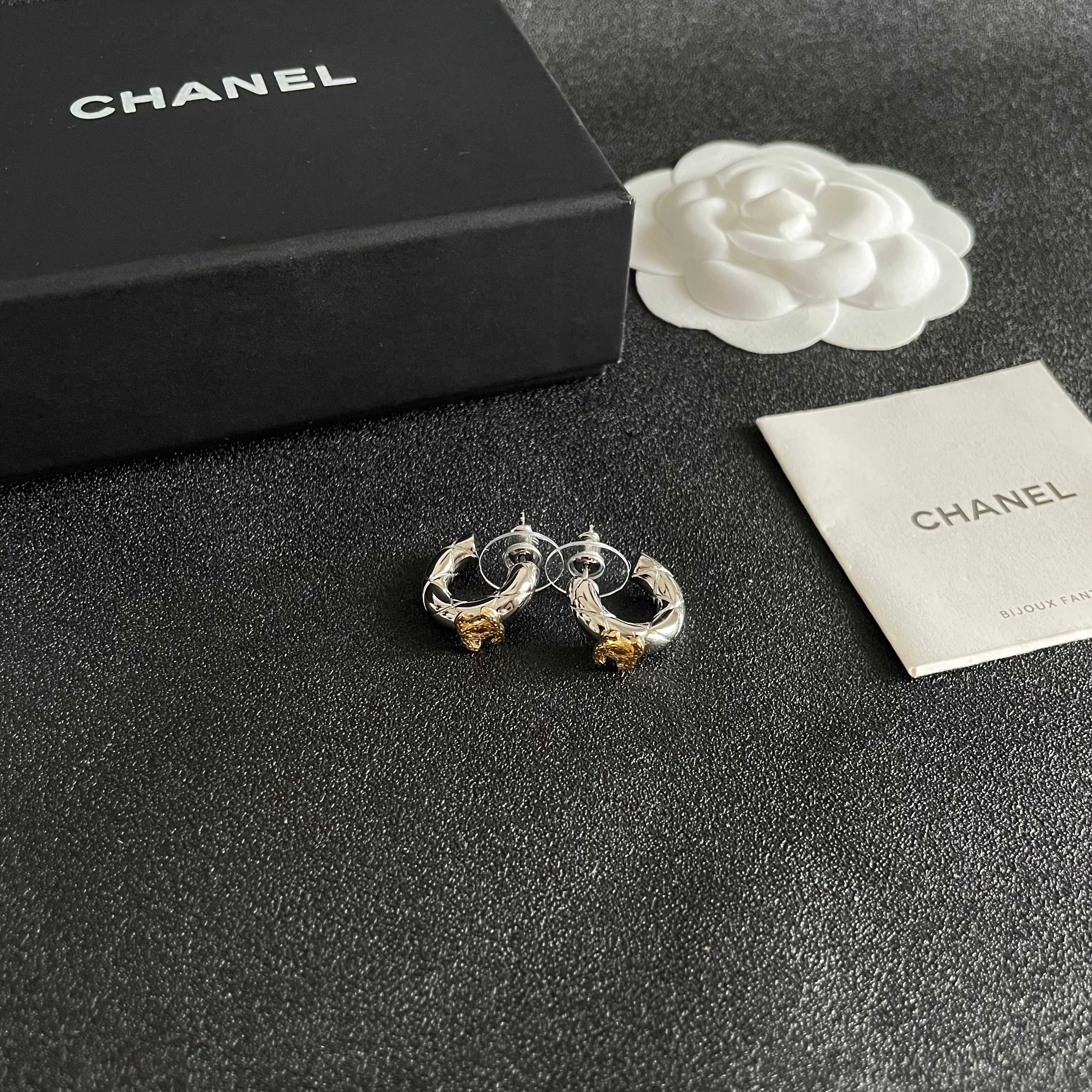  Chanel香奈儿 中古 双C耳钉👀原版复刻logo 小香家的款式真心无需多介绍😘🎶每一款都超好看，精