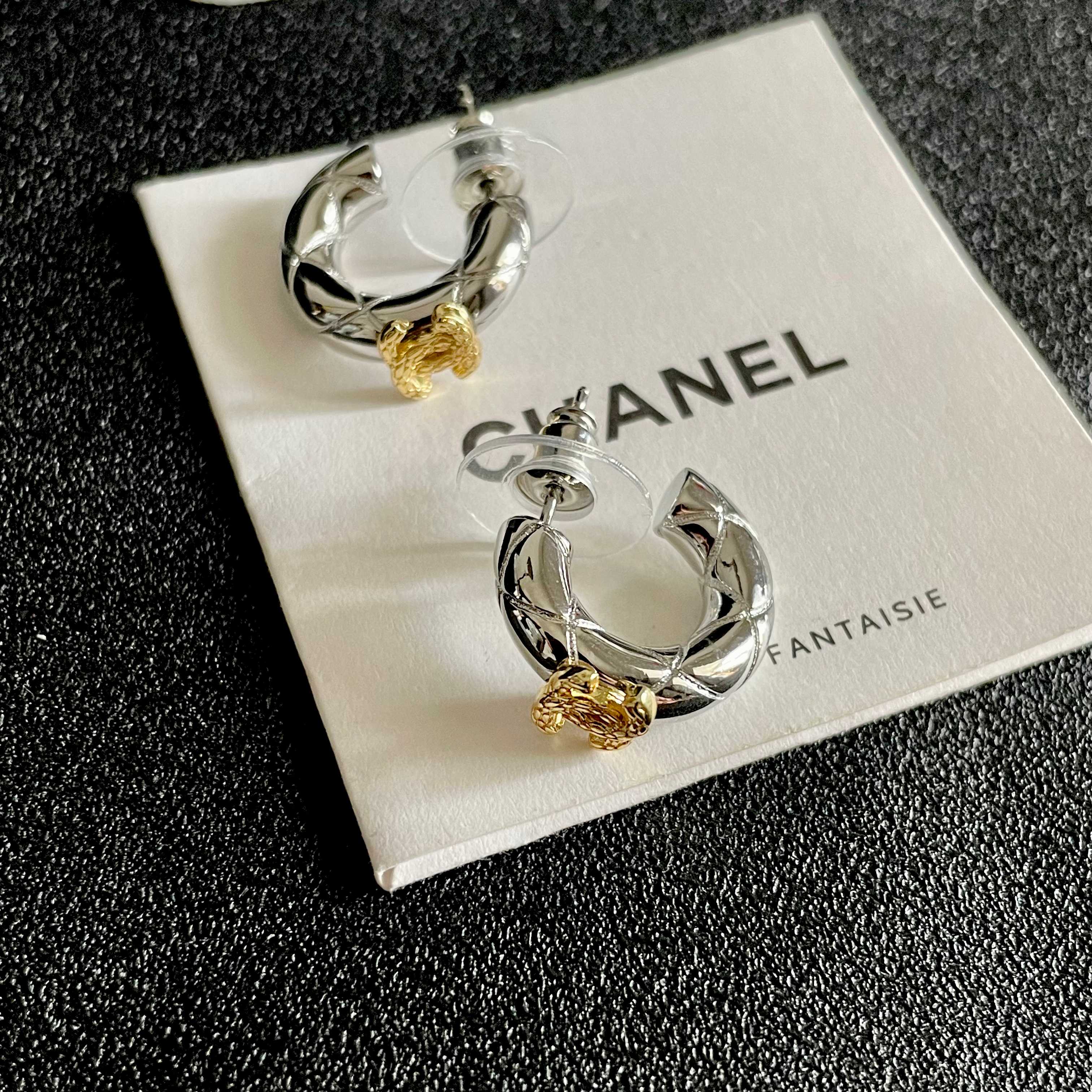  Chanel香奈儿 中古 双C耳钉👀原版复刻logo 小香家的款式真心无需多介绍😘🎶每一款都超好看，精
