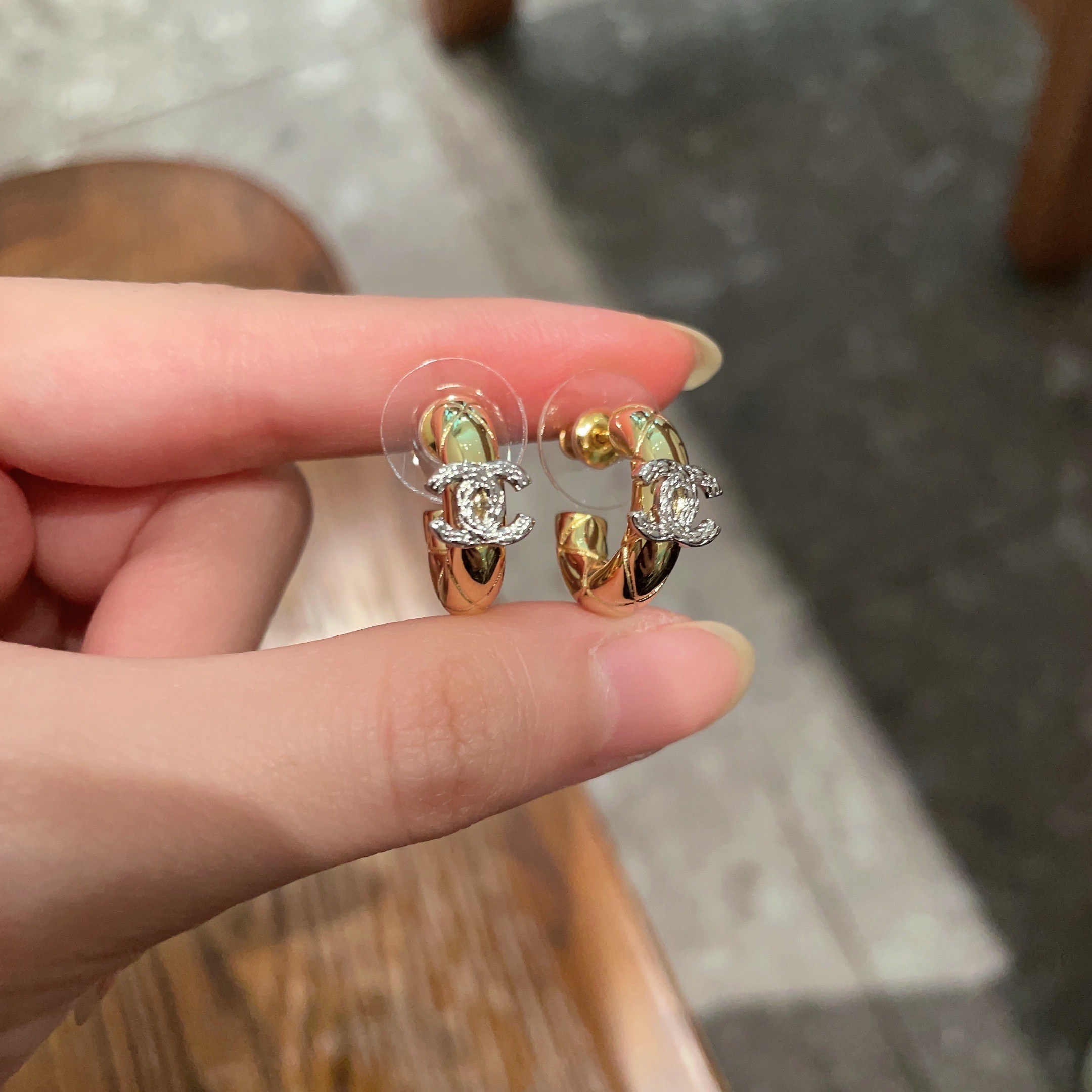  Chanel香奈儿 中古 双C耳钉👀原版复刻logo 小香家的款式真心无需多介绍😘🎶每一款都超好看，精