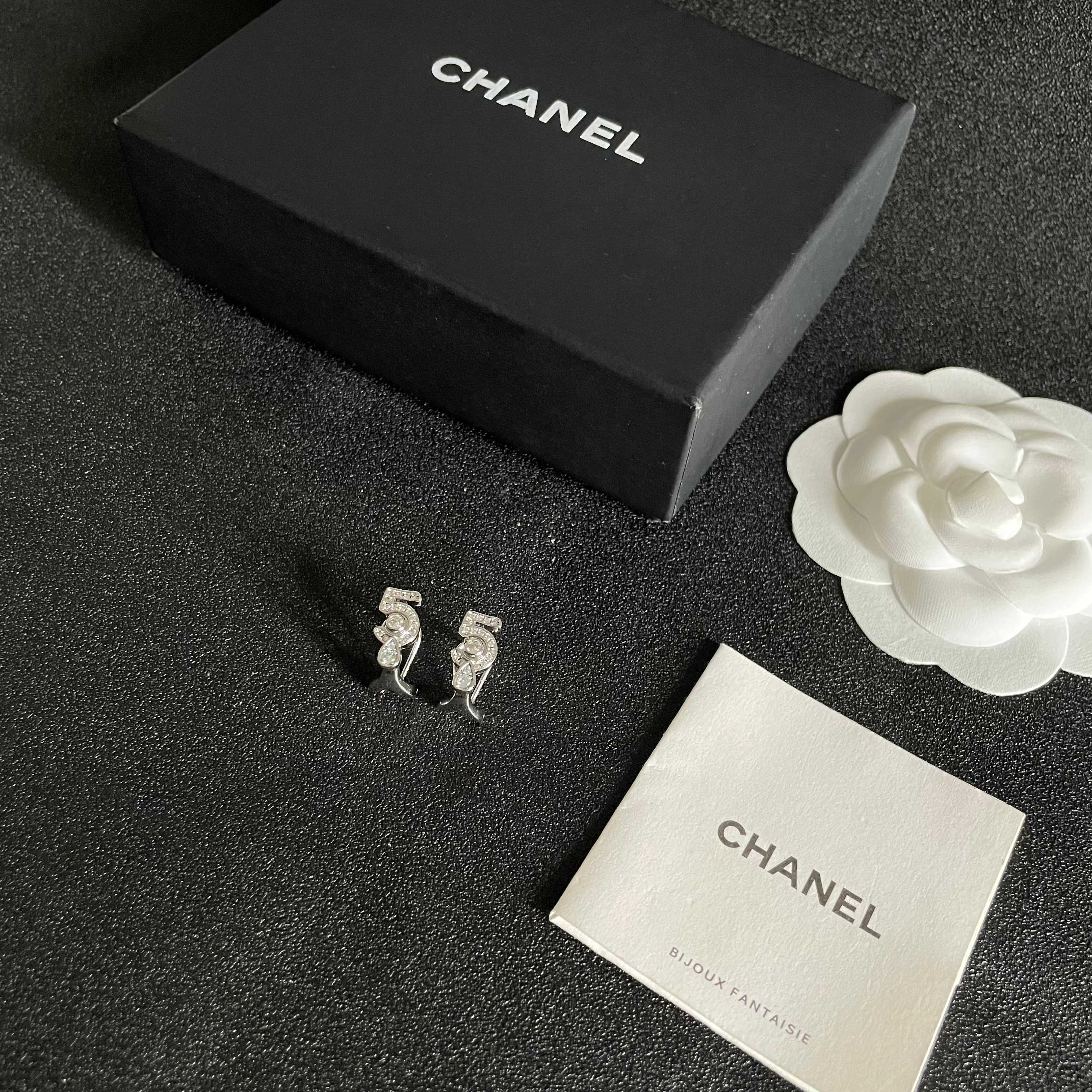  Chanel香奈儿 中古 双C耳钉👀原版复刻logo 小香家的款式真心无需多介绍😘🎶每一款都超好看，精