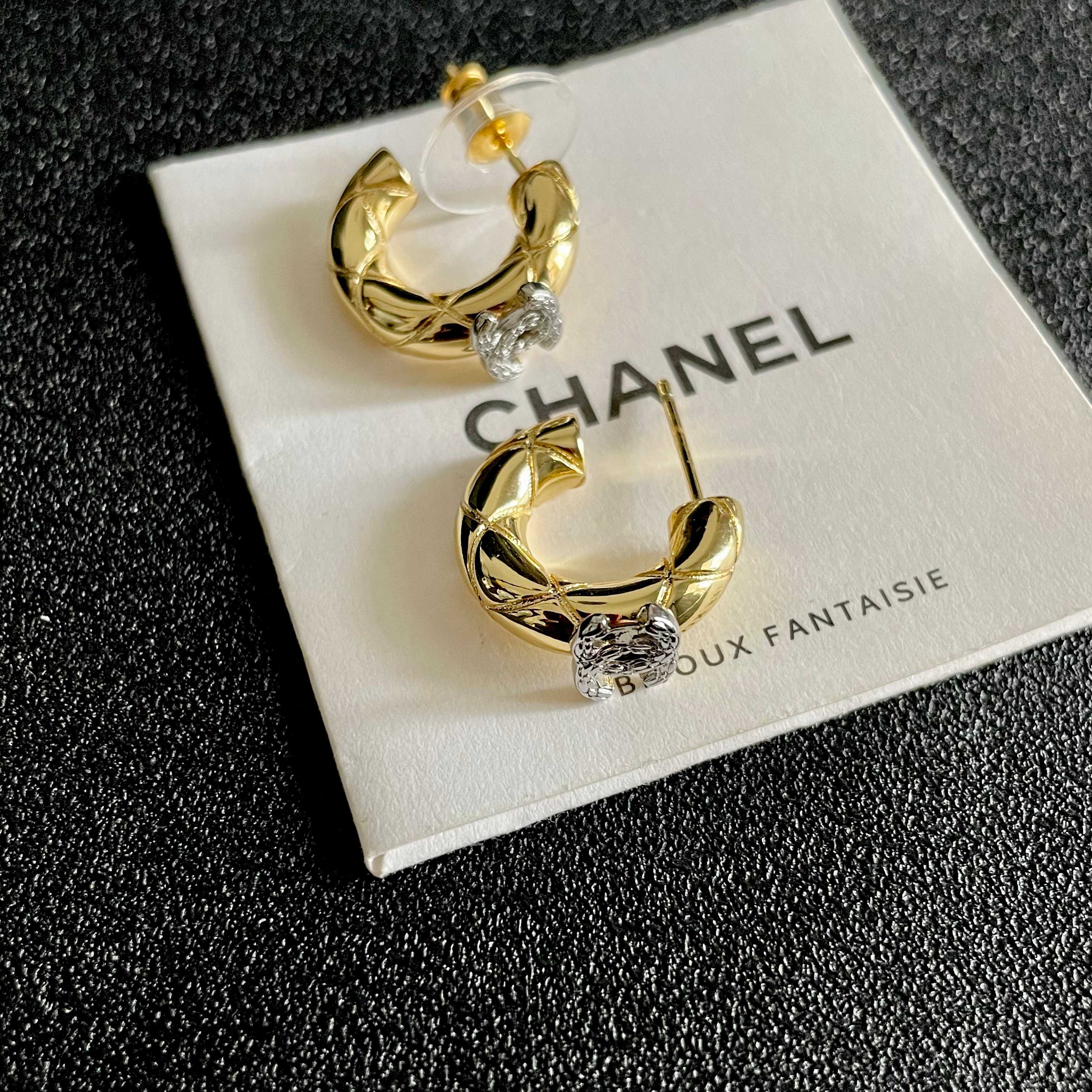  Chanel香奈儿 中古 双C耳钉👀原版复刻logo 小香家的款式真心无需多介绍😘🎶每一款都超好看，精