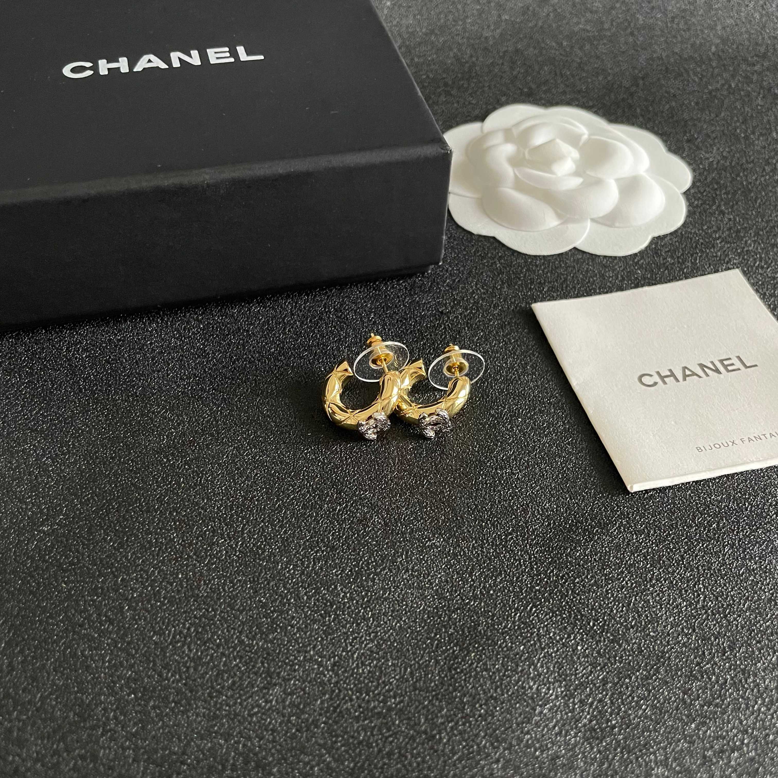  Chanel香奈儿 中古 双C耳钉👀原版复刻logo 小香家的款式真心无需多介绍😘🎶每一款都超好看，精