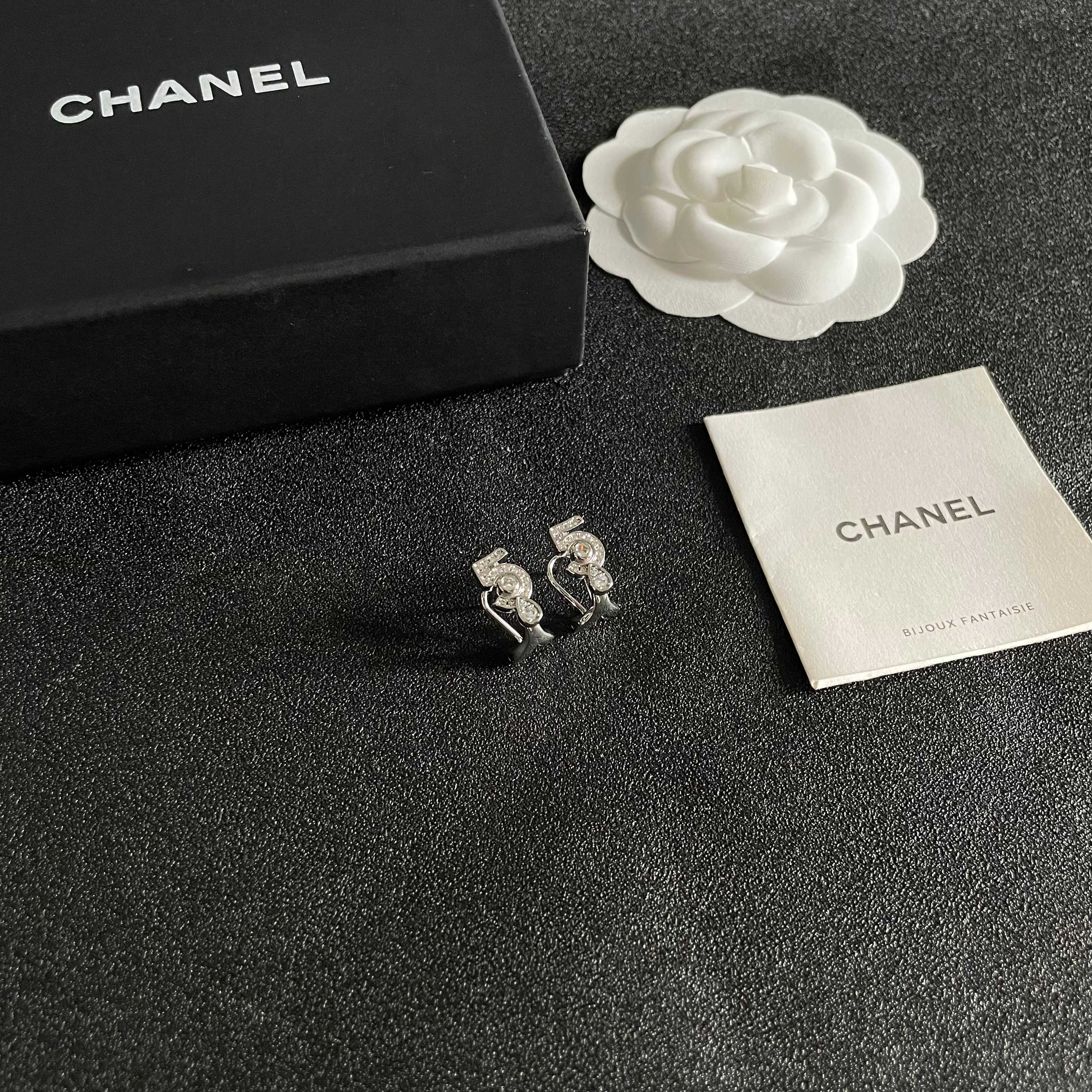  Chanel香奈儿 中古 双C耳钉👀原版复刻logo 小香家的款式真心无需多介绍😘🎶每一款都超好看，精