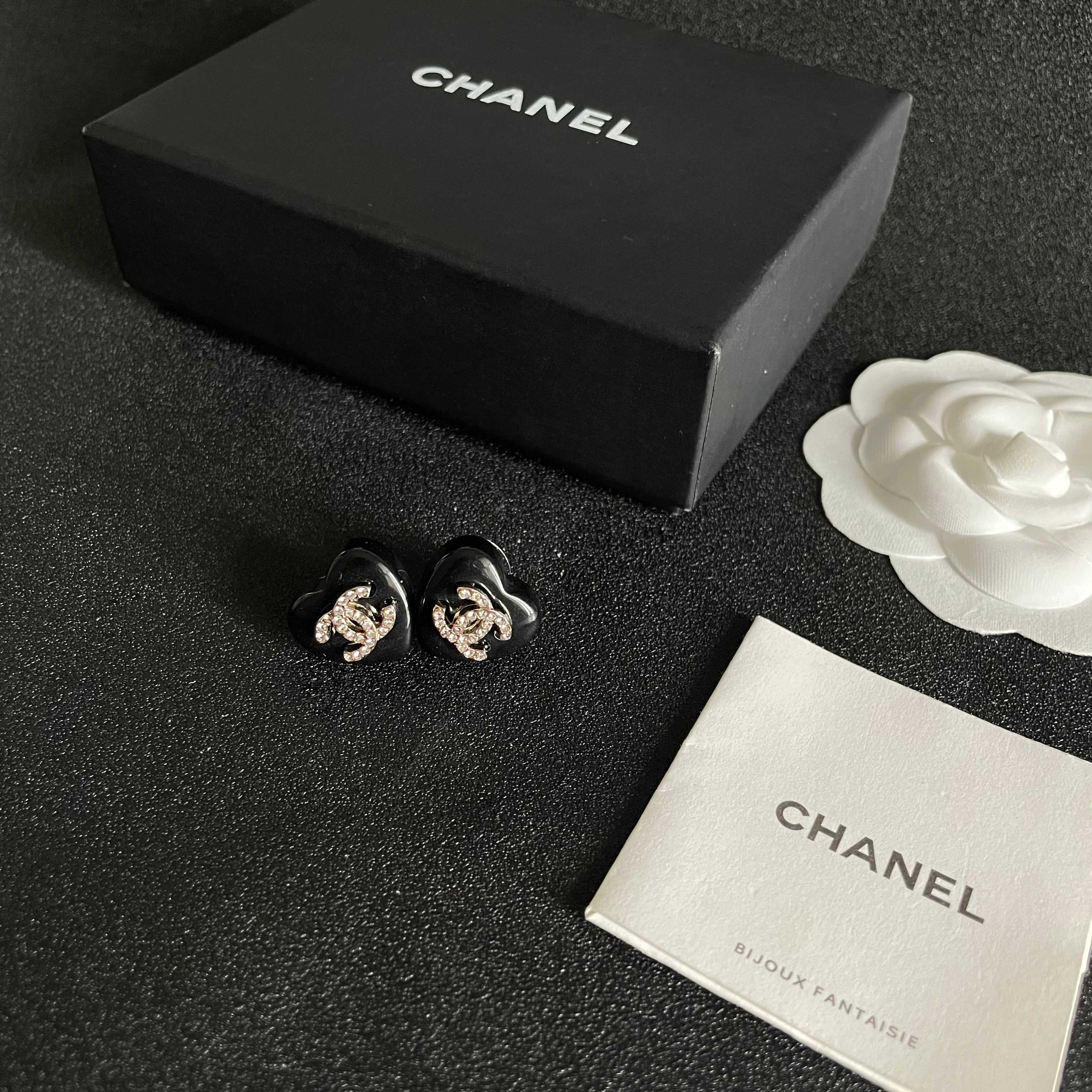  Chanel香奈儿 中古 双C耳钉👀原版复刻logo 小香家的款式真心无需多介绍😘🎶每一款都超好看，精