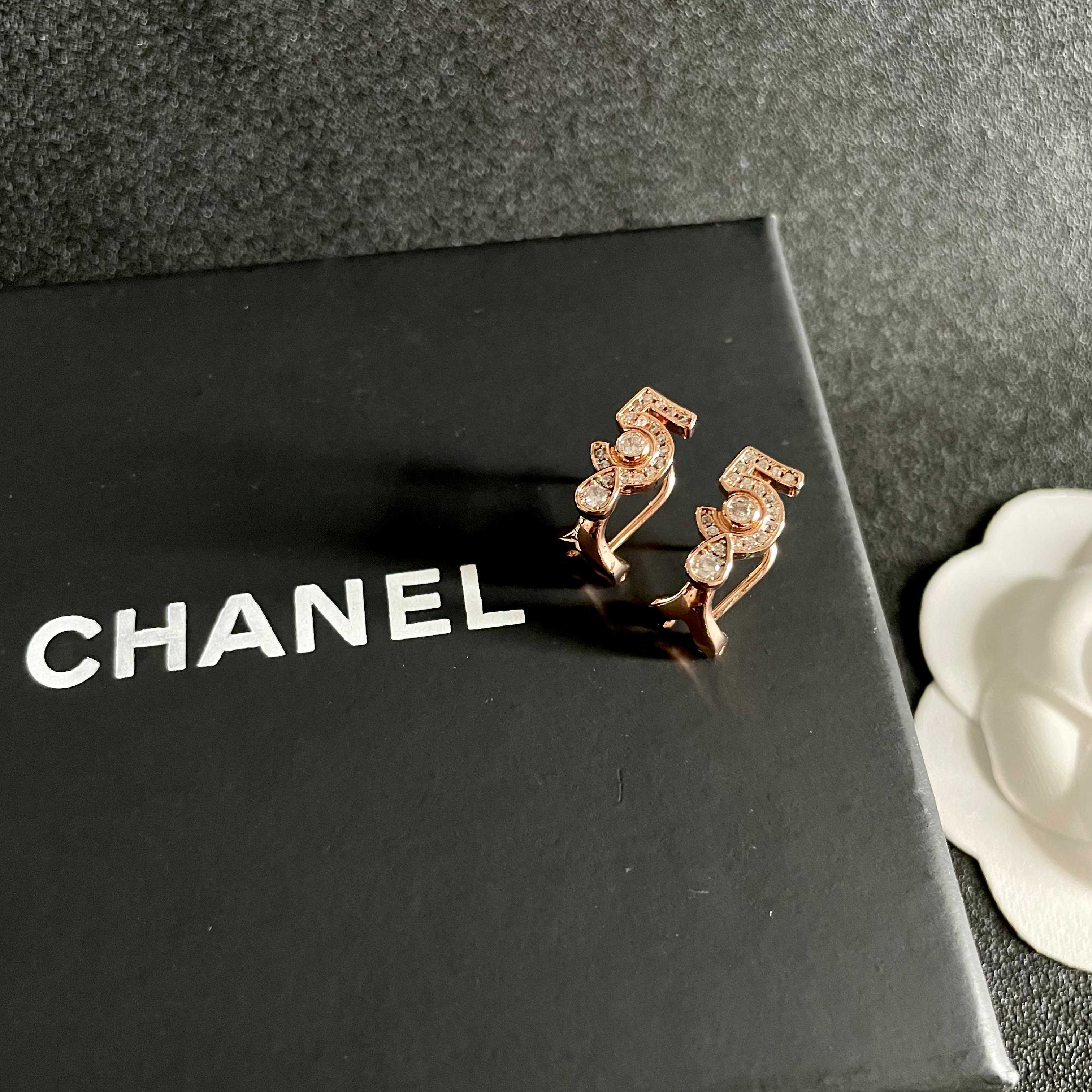  Chanel香奈儿 中古 双C耳钉👀原版复刻logo 小香家的款式真心无需多介绍😘🎶每一款都超好看，精