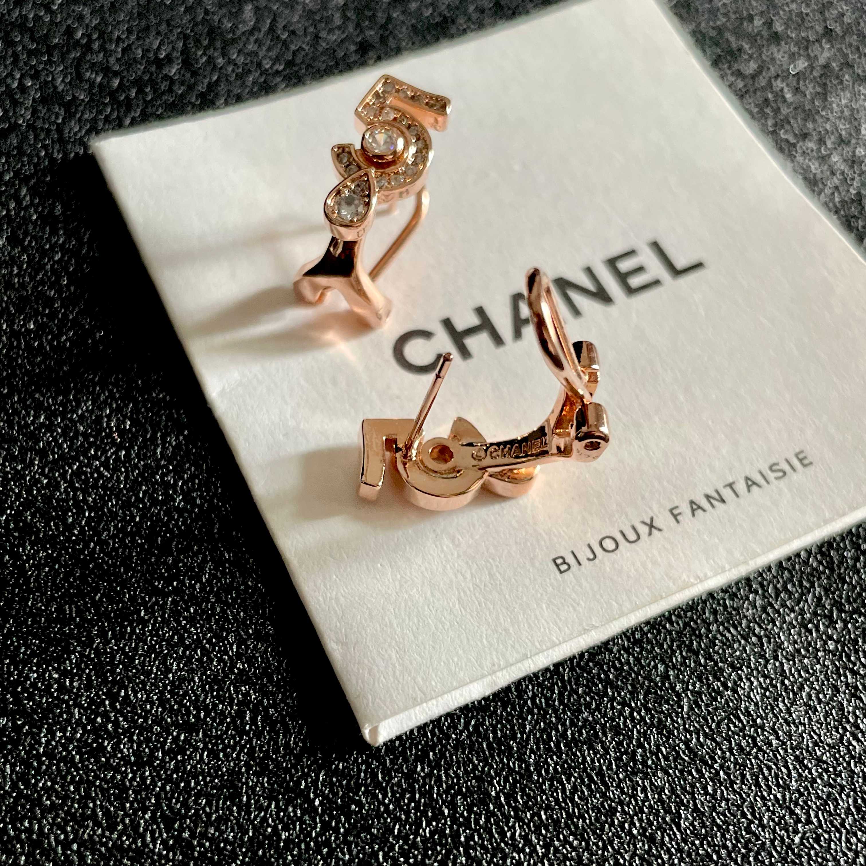  Chanel香奈儿 中古 双C耳钉👀原版复刻logo 小香家的款式真心无需多介绍😘🎶每一款都超好看，精