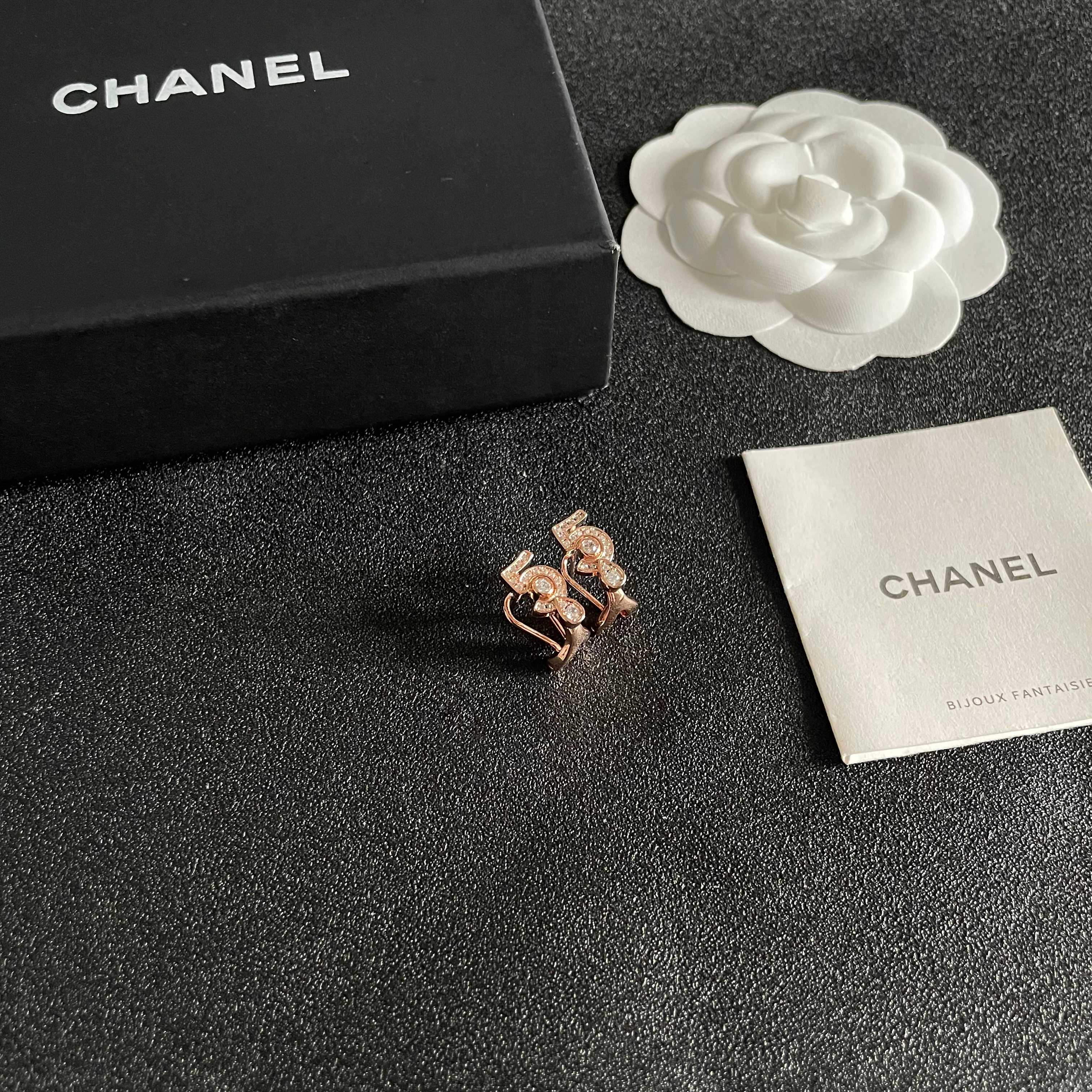  Chanel香奈儿 中古 双C耳钉👀原版复刻logo 小香家的款式真心无需多介绍😘🎶每一款都超好看，精
