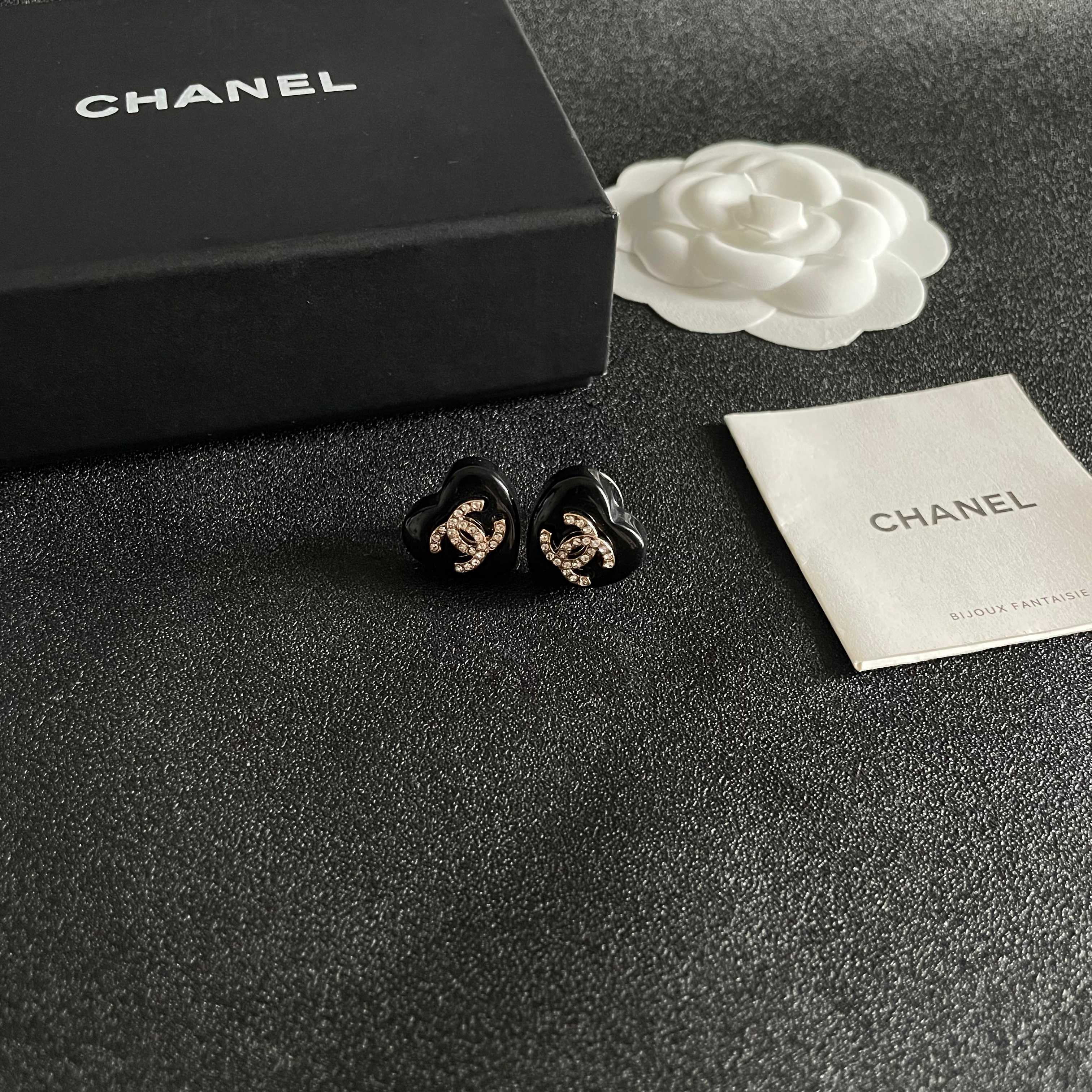  Chanel香奈儿 中古 双C耳钉👀原版复刻logo 小香家的款式真心无需多介绍😘🎶每一款都超好看，精