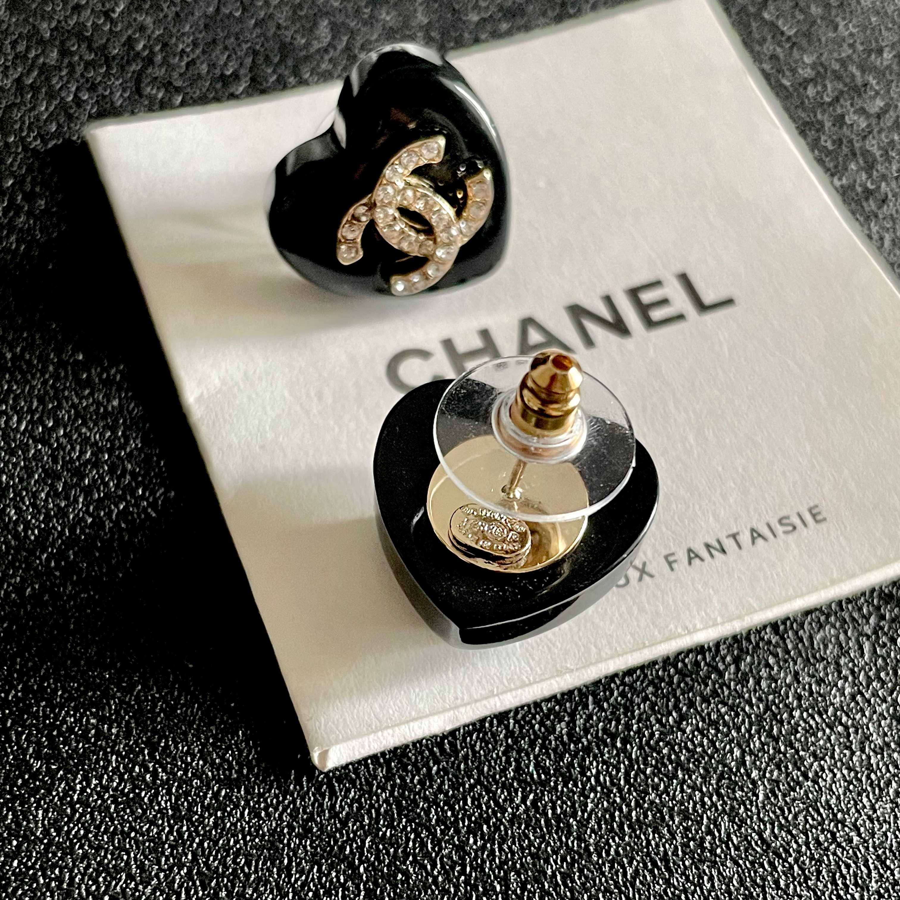  Chanel香奈儿 中古 双C耳钉👀原版复刻logo 小香家的款式真心无需多介绍😘🎶每一款都超好看，精