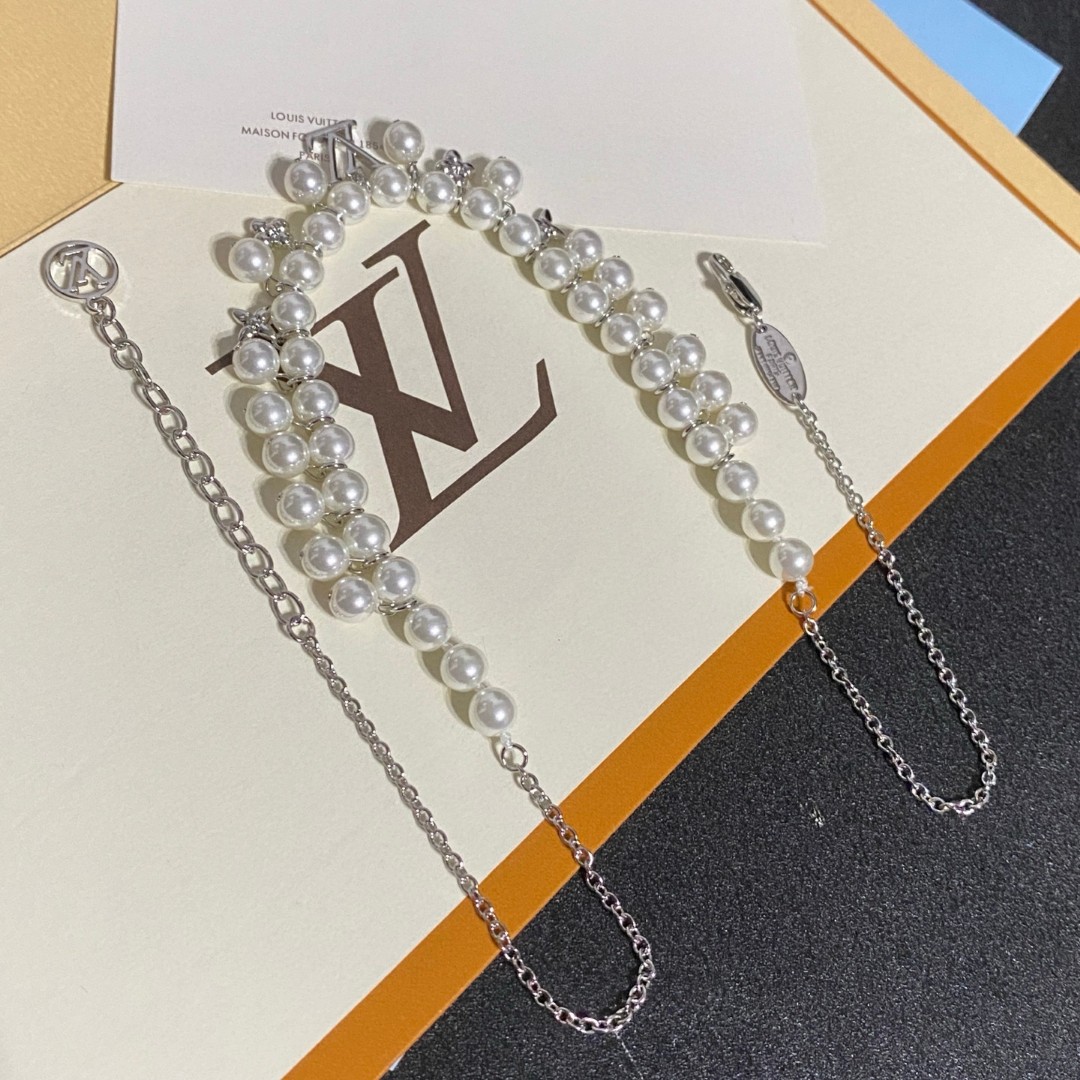  LV 项链🔹🔹Louis Vuitton 路易威登🔹专柜一致材质 火爆款出货 设计独特 复古前卫 男神