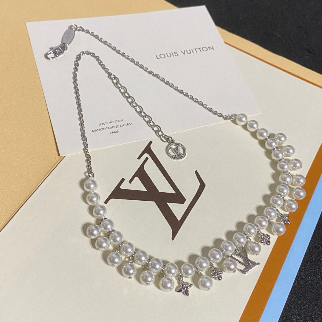  LV 项链🔹🔹Louis Vuitton 路易威登🔹专柜一致材质 火爆款出货 设计独特 复古前卫 男神