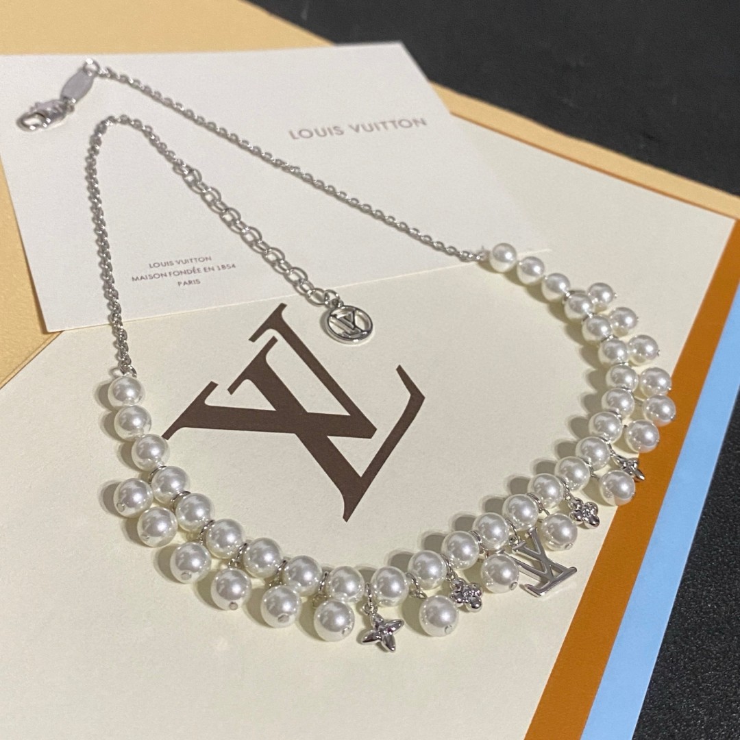  LV 项链🔹🔹Louis Vuitton 路易威登🔹专柜一致材质 火爆款出货 设计独特 复古前卫 男神