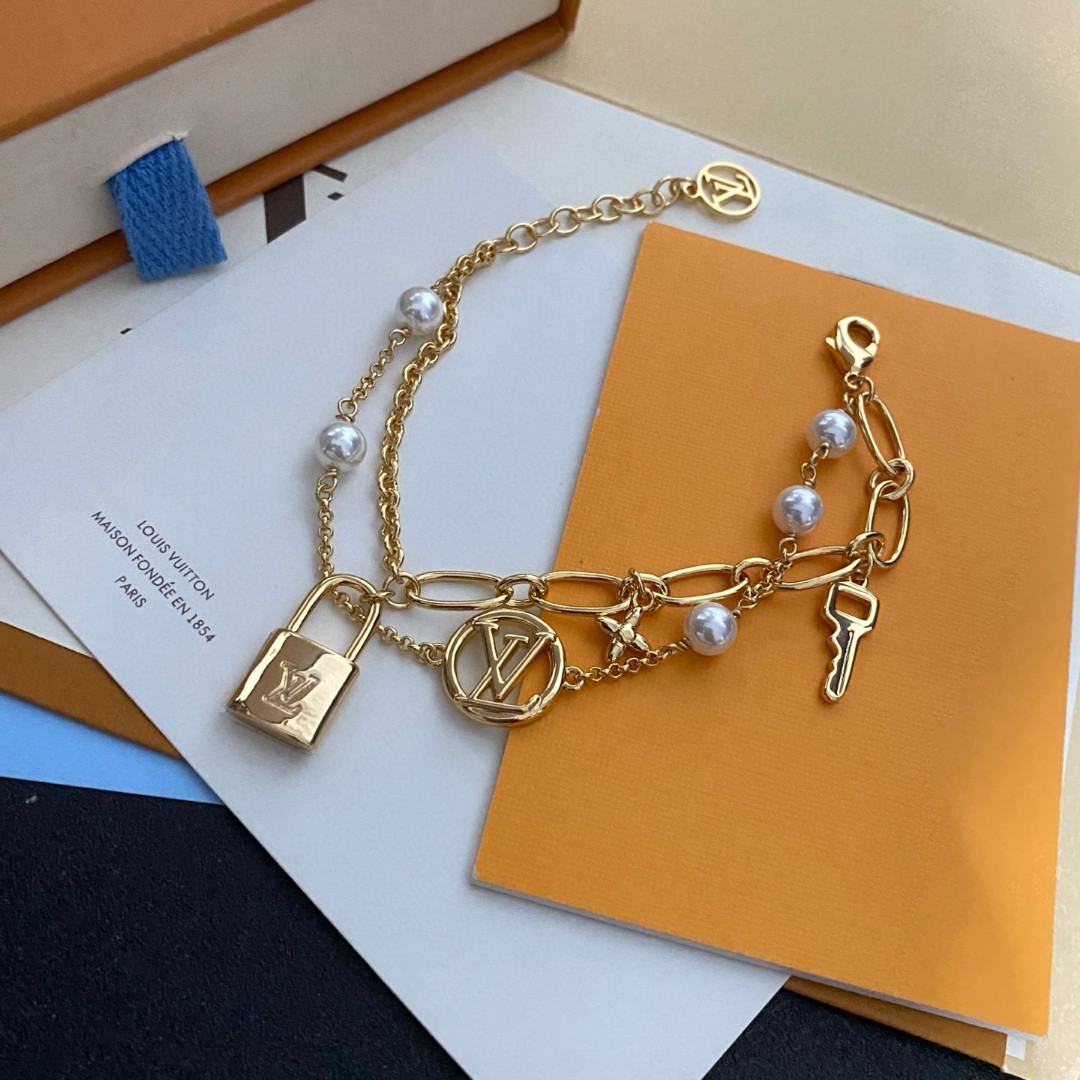  LV 手链🔹🔹Louis Vuitton 路易威登🔹专柜一致材质 火爆款出货 设计独特 复古前卫 男神