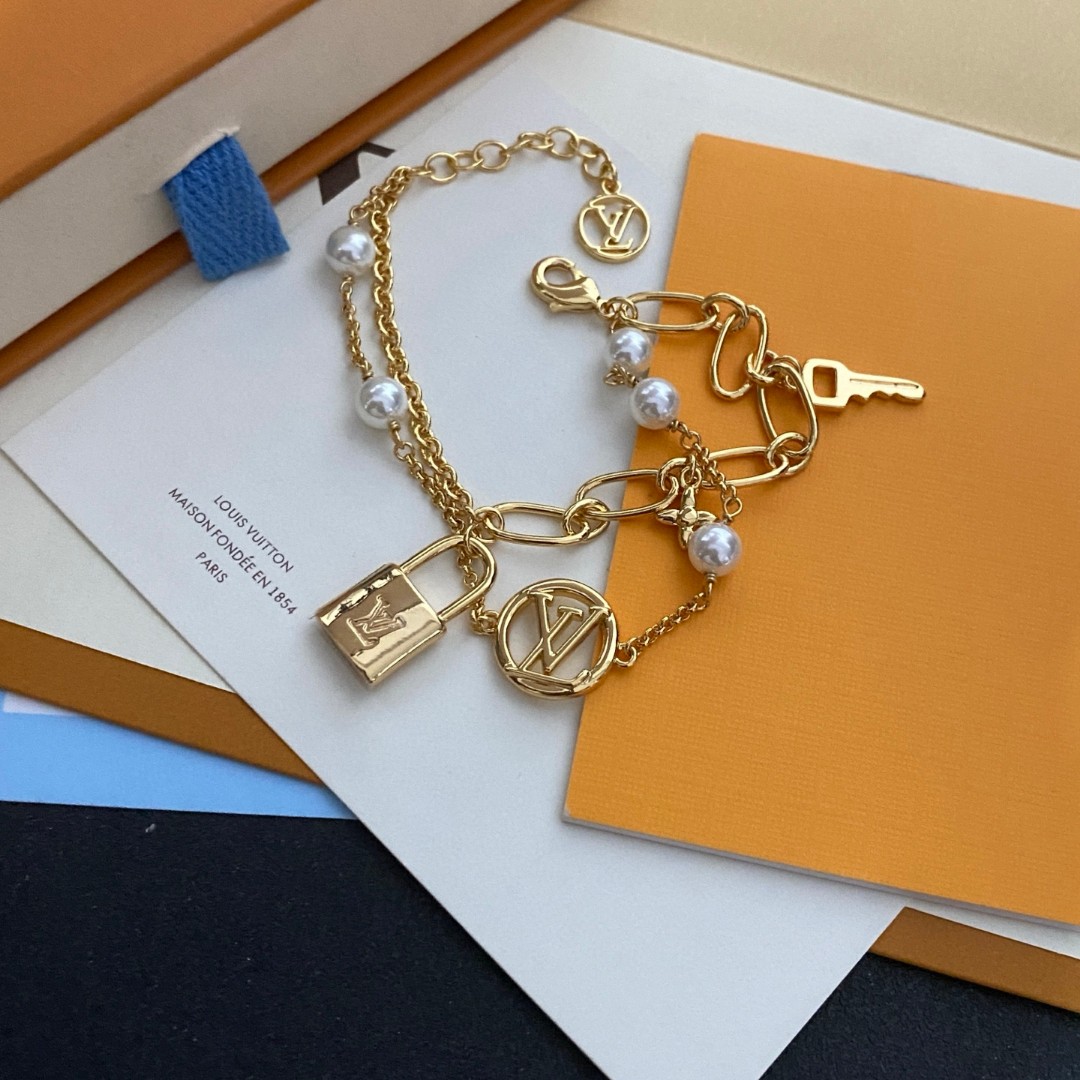  LV 手链🔹🔹Louis Vuitton 路易威登🔹专柜一致材质 火爆款出货 设计独特 复古前卫 男神