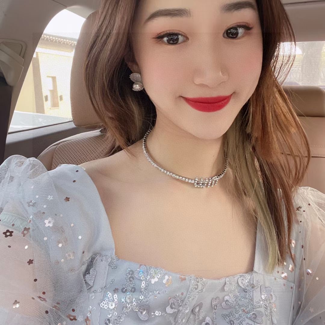 👑代购级别 时尚又简约的 个性 字母项圈最适合日常搭配～miumiu缪缪 满钻 bling bling✨