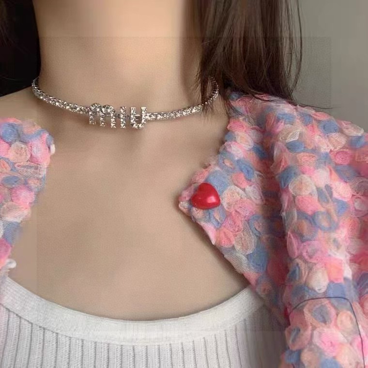 👑代购级别 时尚又简约的 个性 字母项圈最适合日常搭配～miumiu缪缪 满钻 bling bling✨
