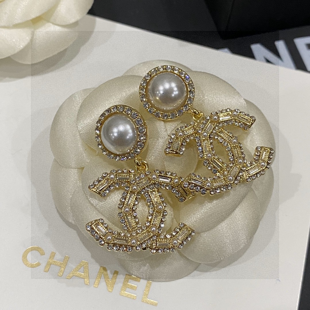 💘【Chanel小香方钻字母珍珠耳钉】Z 5900，超级爆款💥💥💥超级无敌爆款！上架即售空！抢都抢不到的