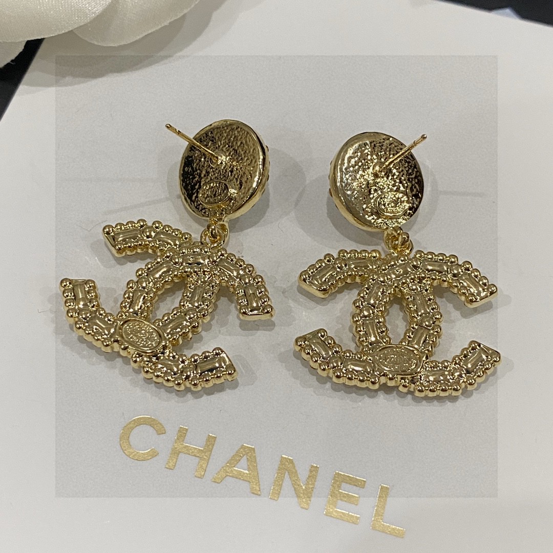 💘【Chanel小香方钻字母珍珠耳钉】Z 5900，超级爆款💥💥💥超级无敌爆款！上架即售空！抢都抢不到的