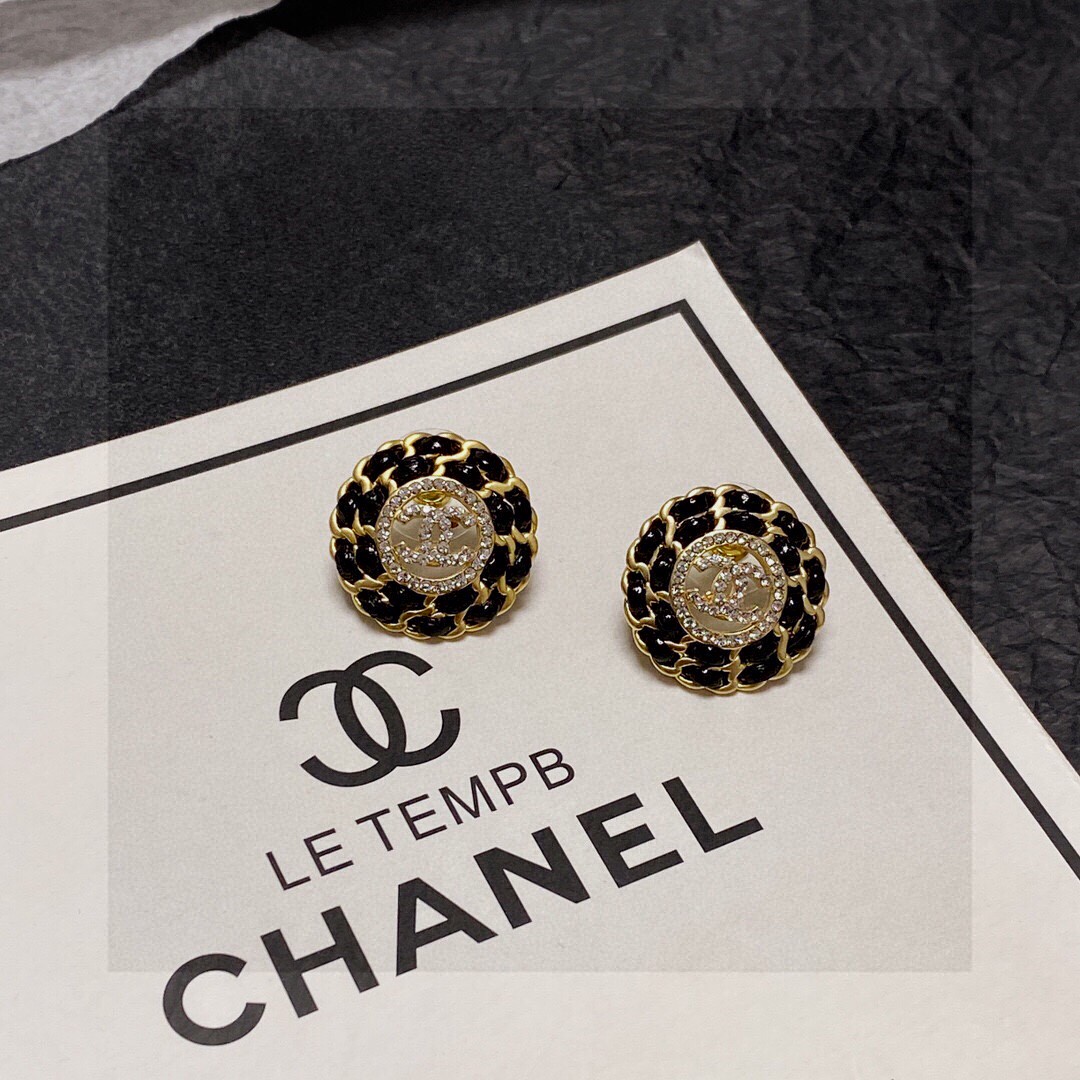 Chanel 每一个细节做工非常精细 这款设计非常美轮美奂 这款真的 美 仙 小姐姐