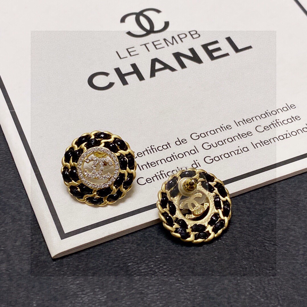 Chanel 每一个细节做工非常精细 这款设计非常美轮美奂 这款真的 美 仙 小姐姐