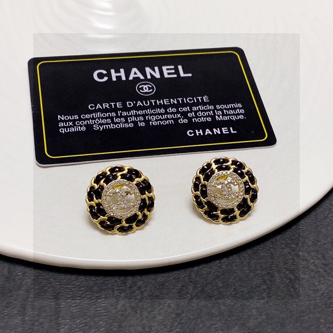 Chanel 每一个细节做工非常精细 这款设计非常美轮美奂 这款真的 美 仙 小姐姐