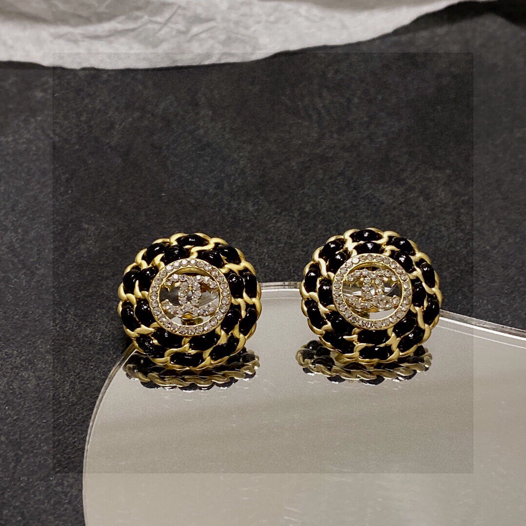Chanel 每一个细节做工非常精细 这款设计非常美轮美奂 这款真的 美 仙 小姐姐