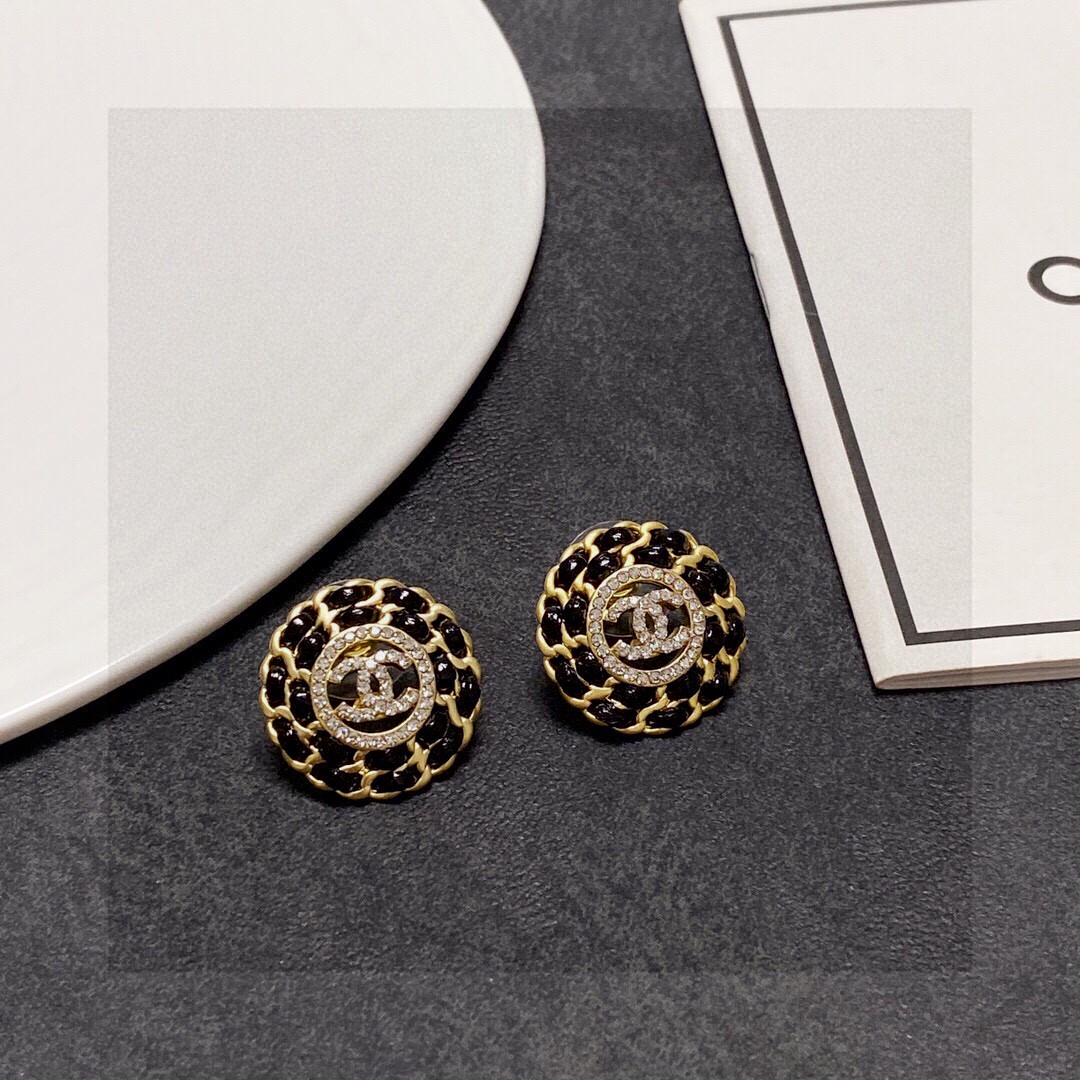 Chanel 每一个细节做工非常精细 这款设计非常美轮美奂 这款真的 美 仙 小姐姐
